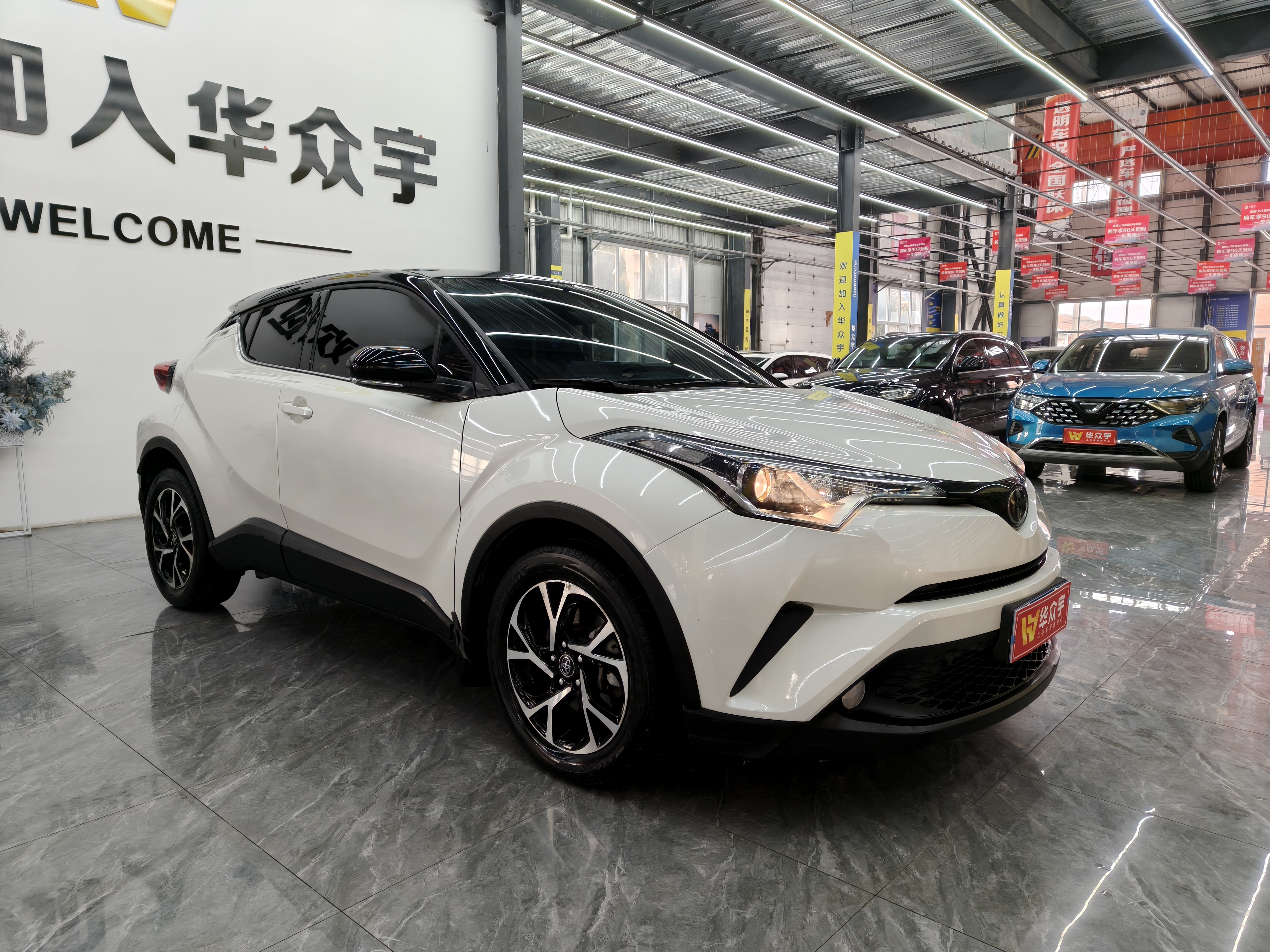 Toyota C-HR 2019 immagine di auto #2