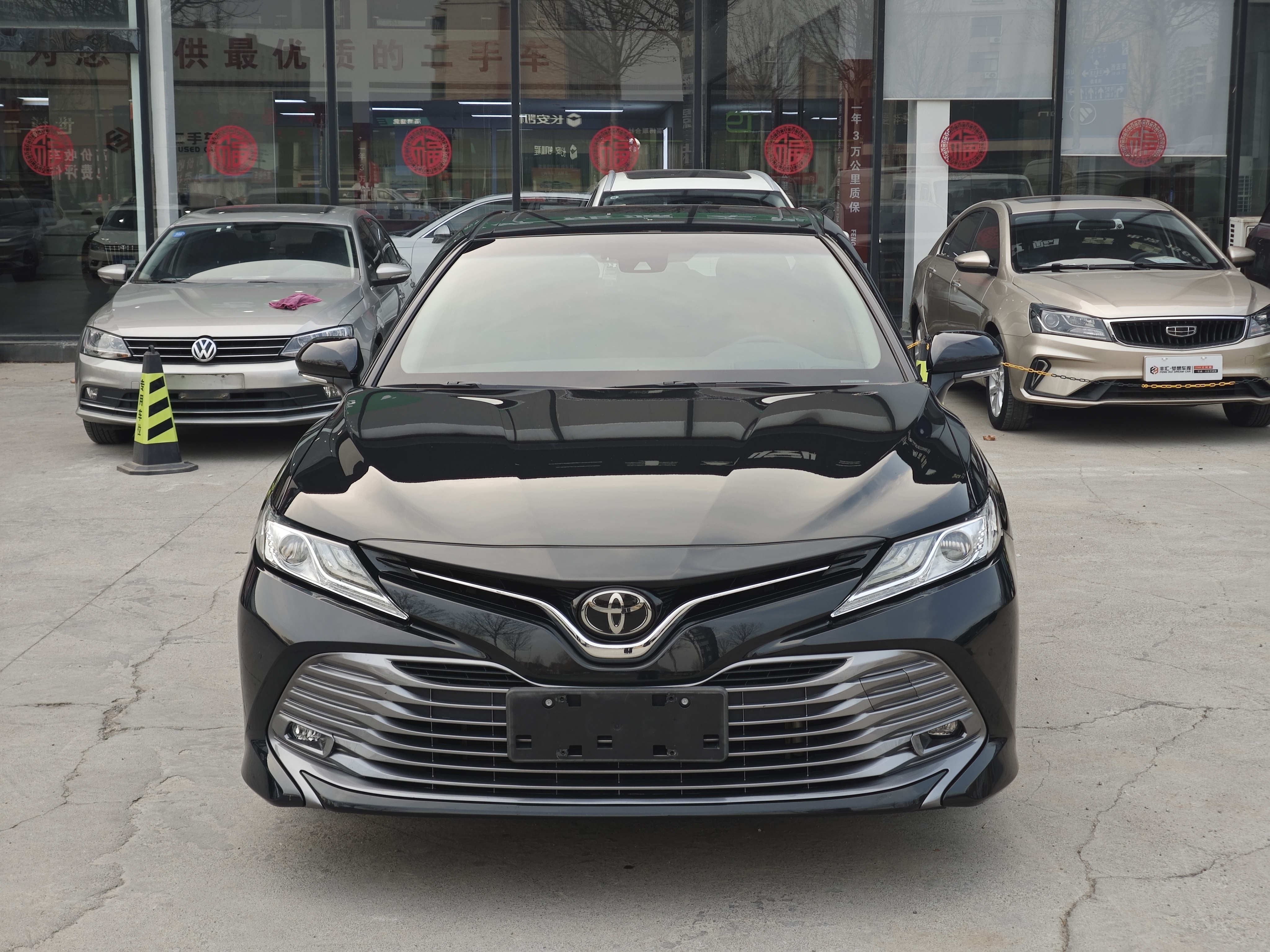 Toyota Camry 2020 car image #2