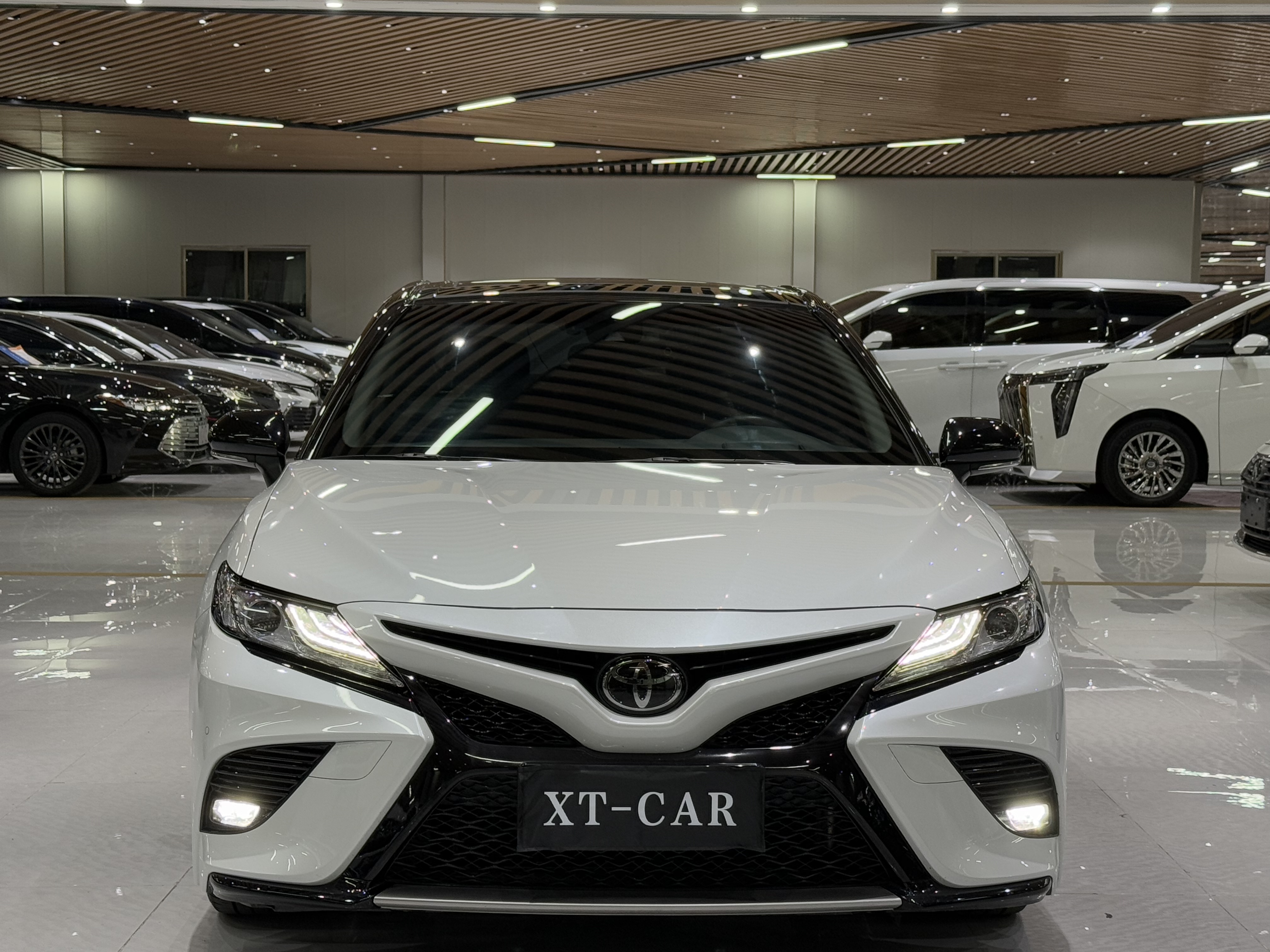 Toyota Camry 2020 car image #2