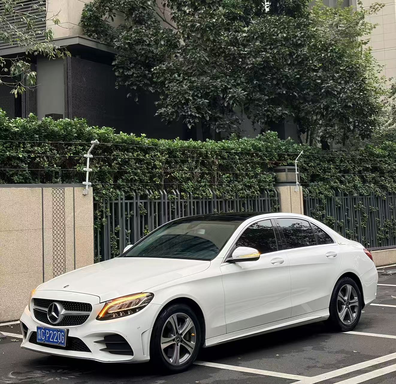 Mercedes-Benz C Class 2018 car image #2