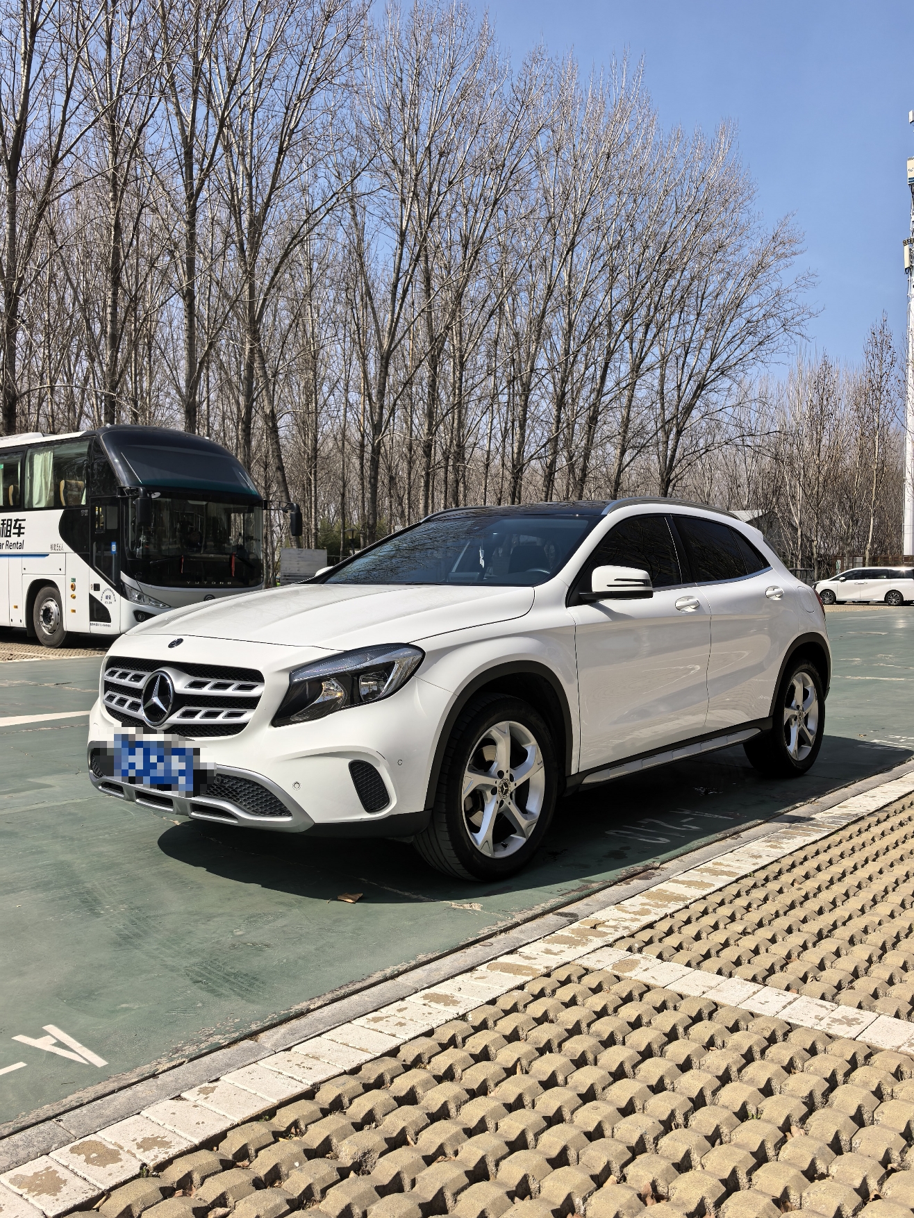 Mercedes-Benz GLA Class 2019 car image #2