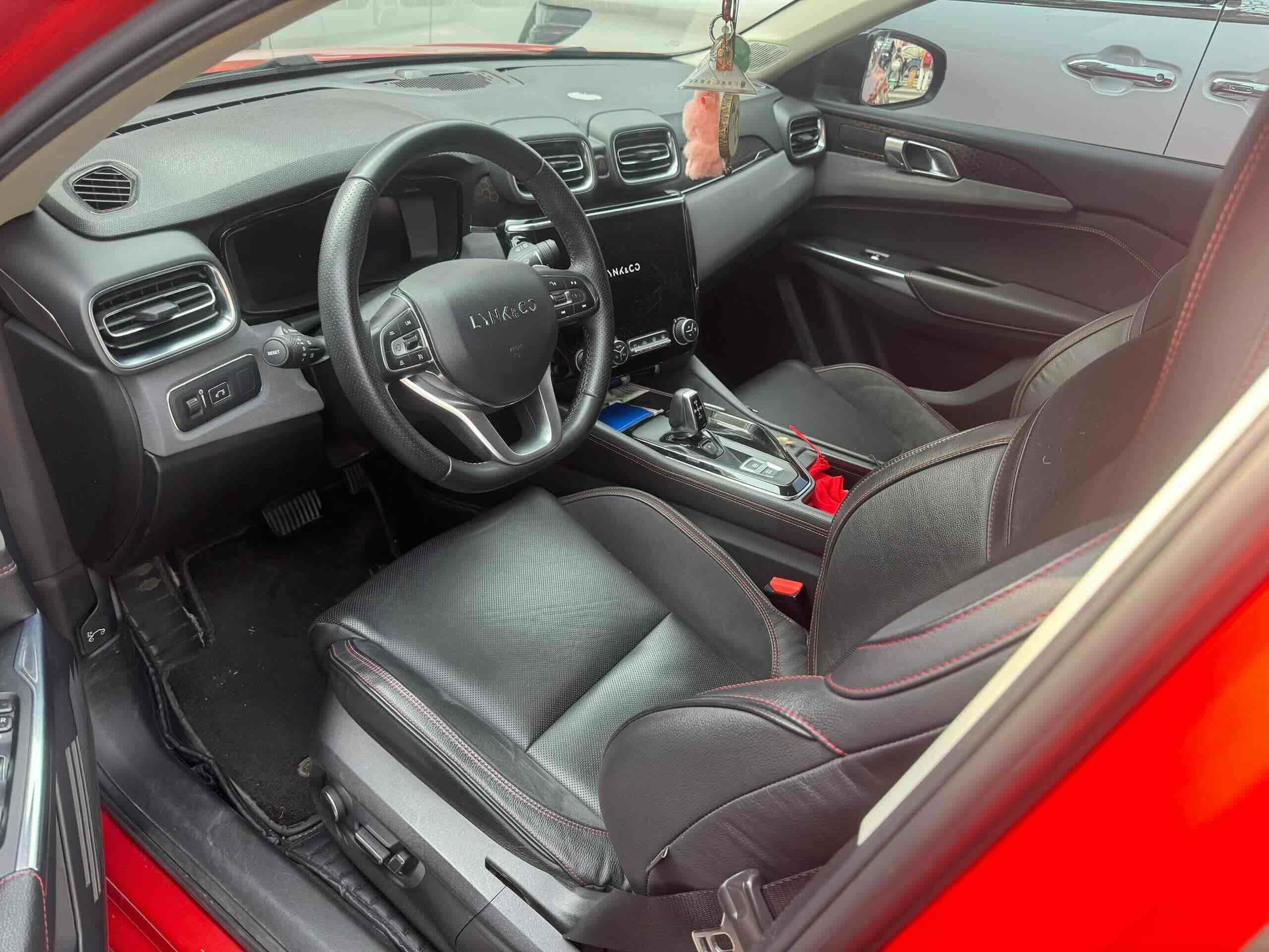 Lynk & Co 02 2019 car image #2