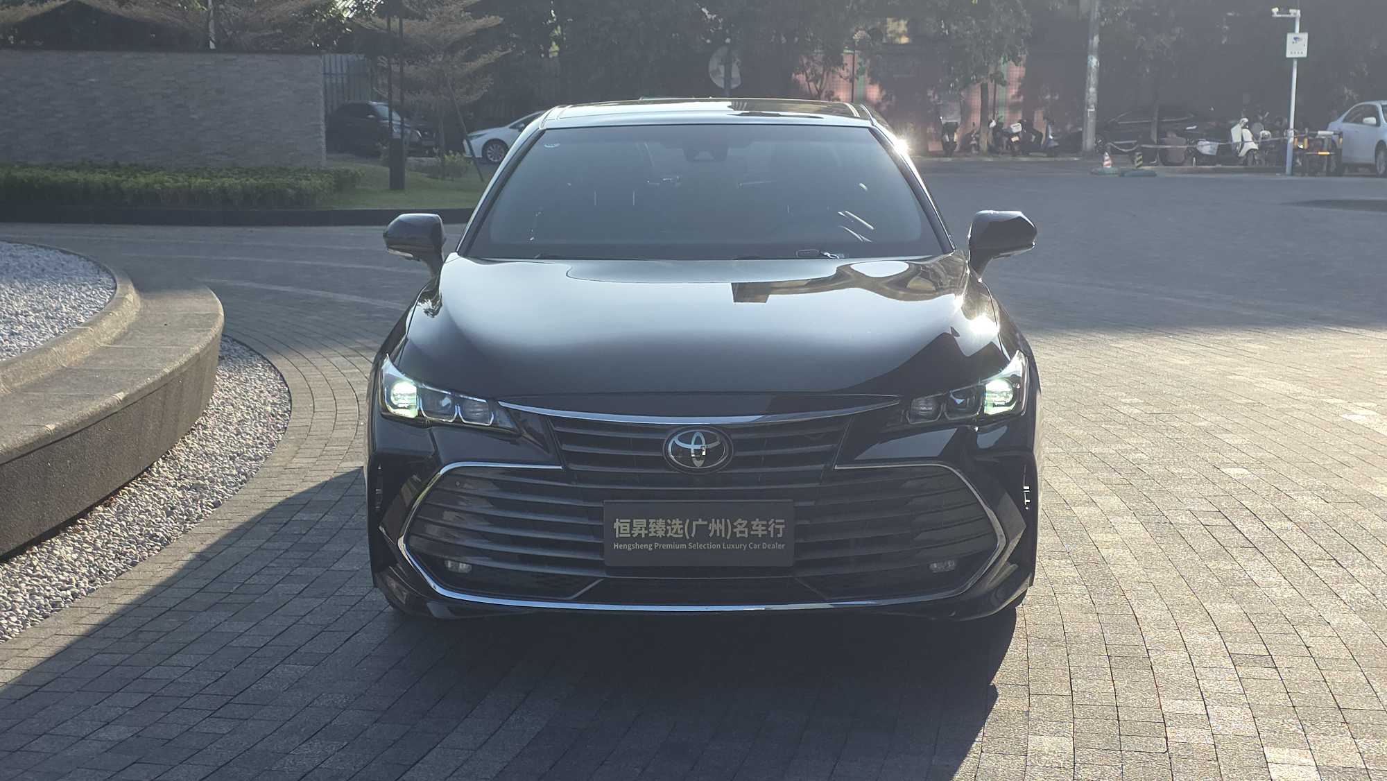 Toyota Avalon 2019 car image #2