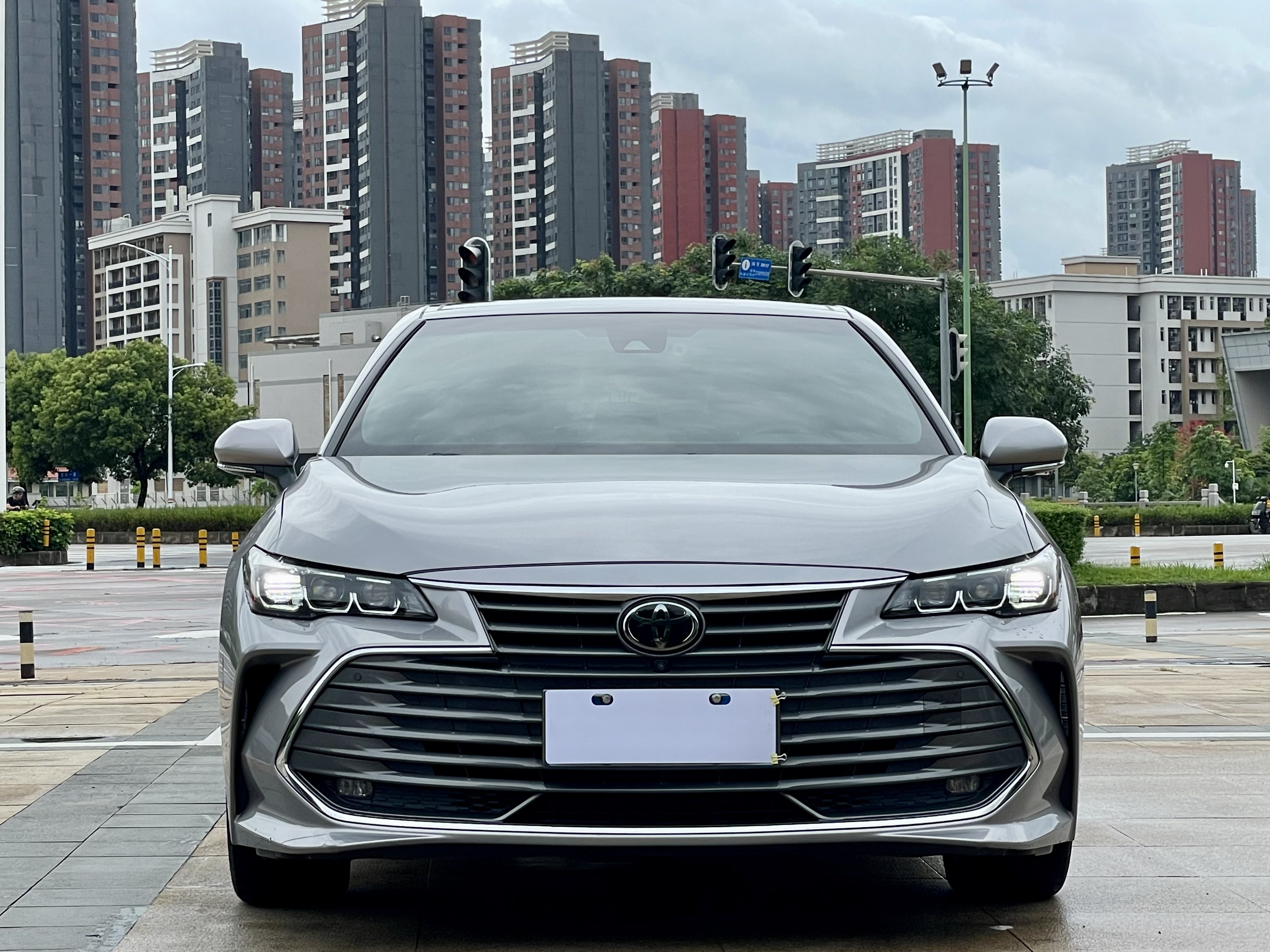 Toyota Avalon 2021 car image #2