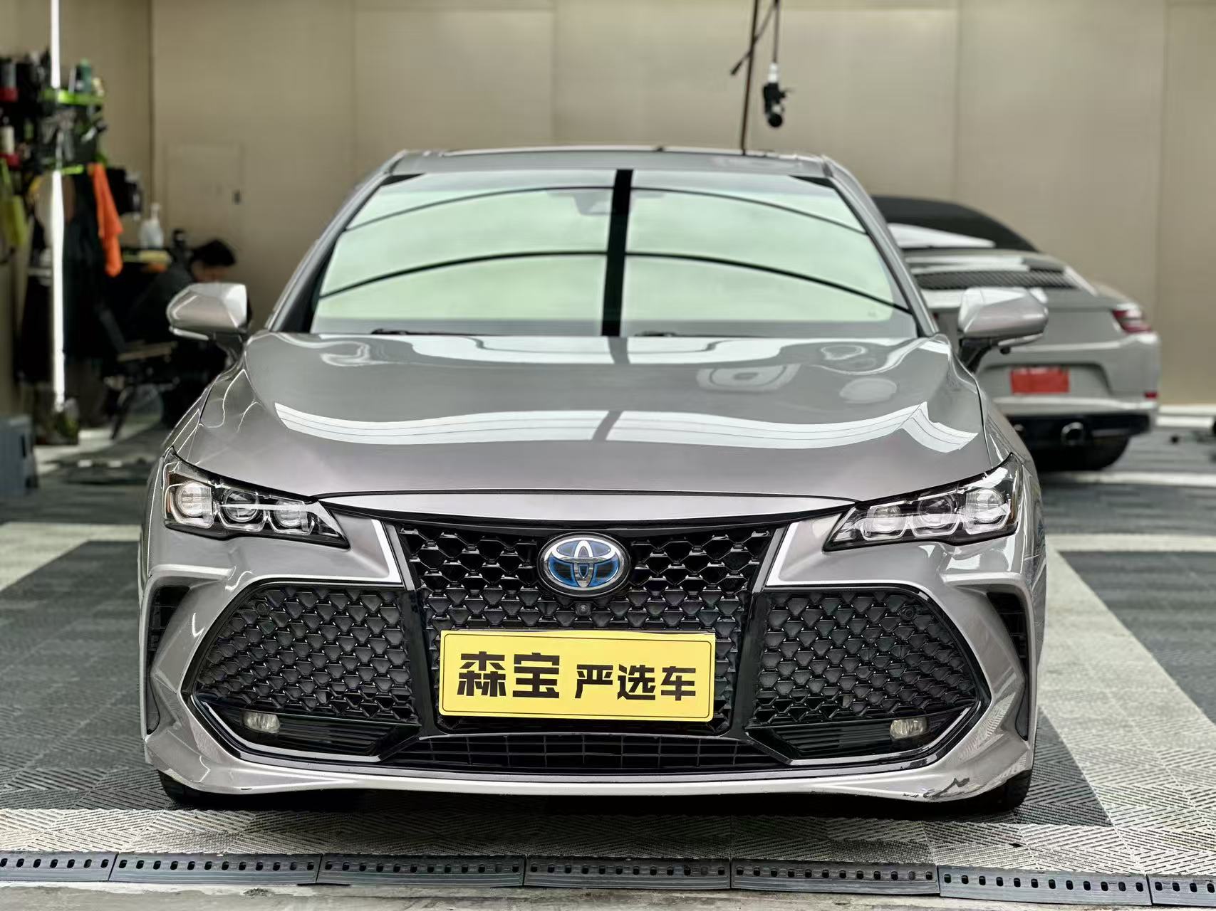 Toyota Avalon 2020 car image #2
