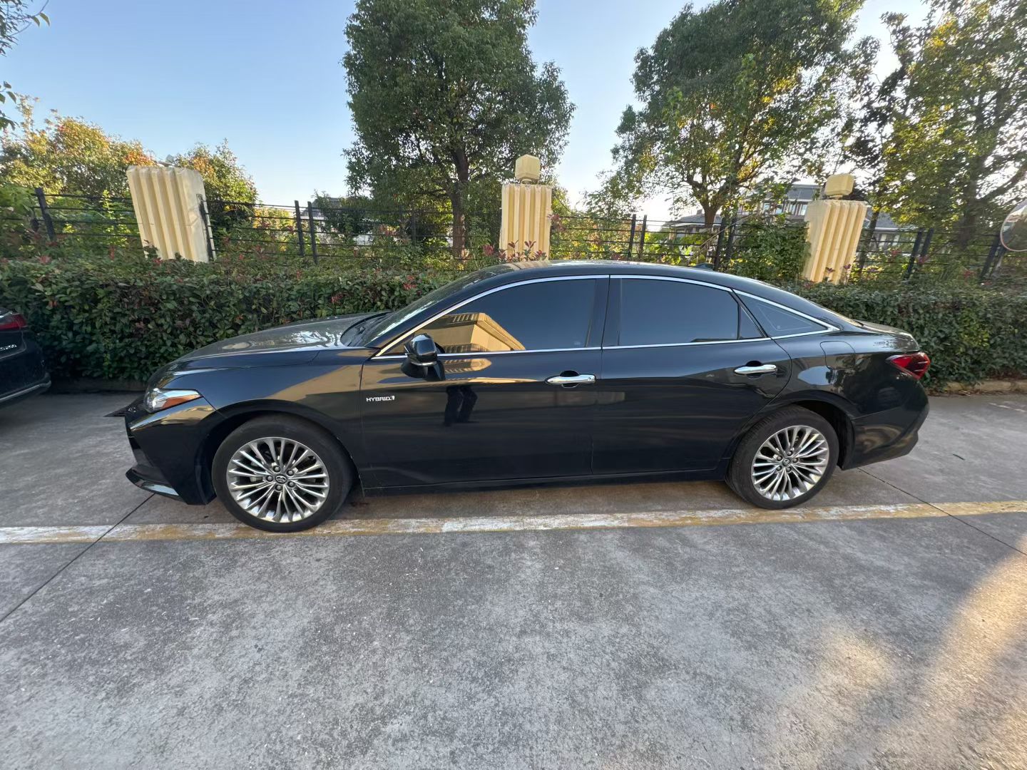 Toyota Avalon 2021 car image #2