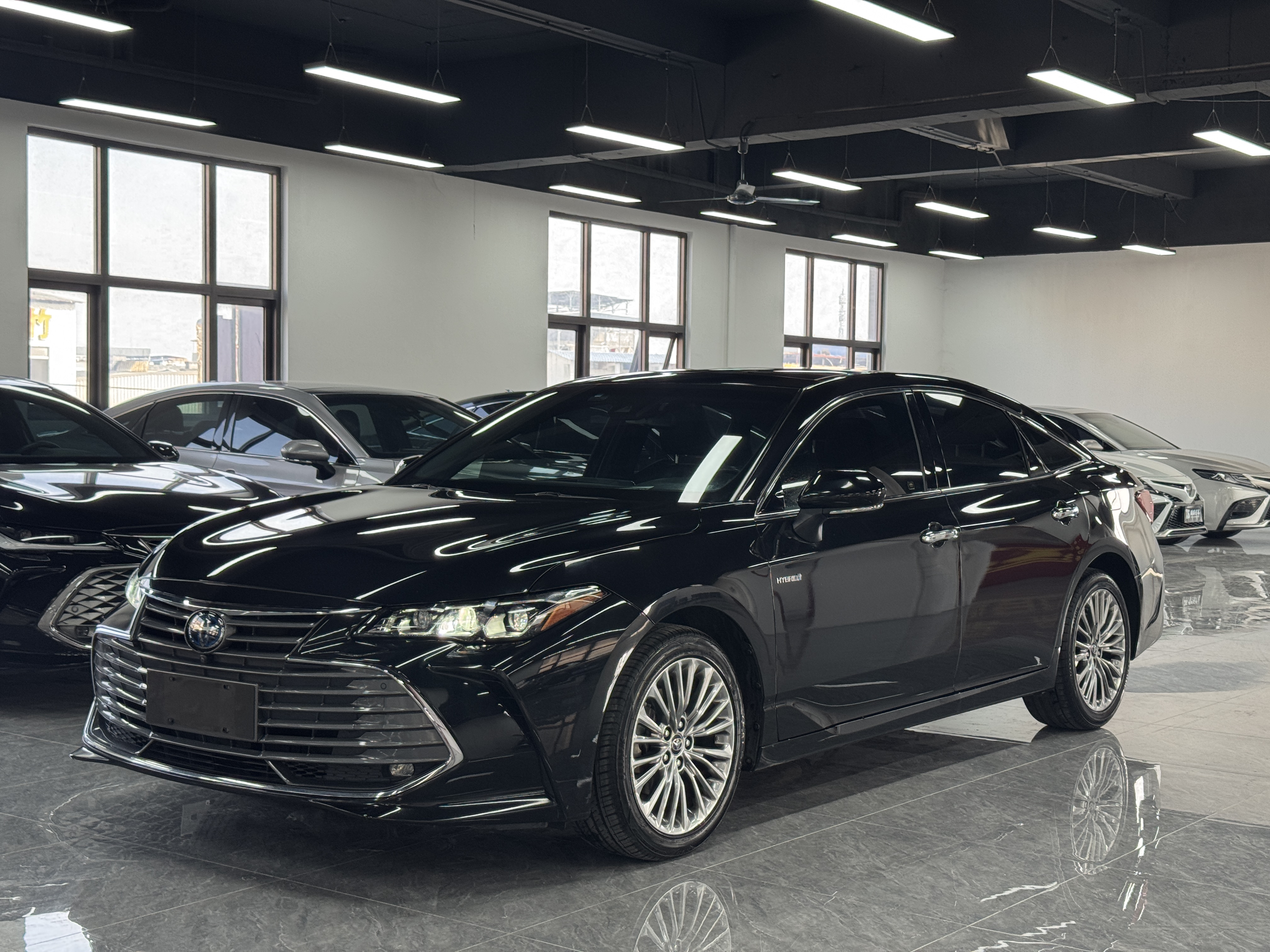 Toyota Avalon 2019 car image #2
