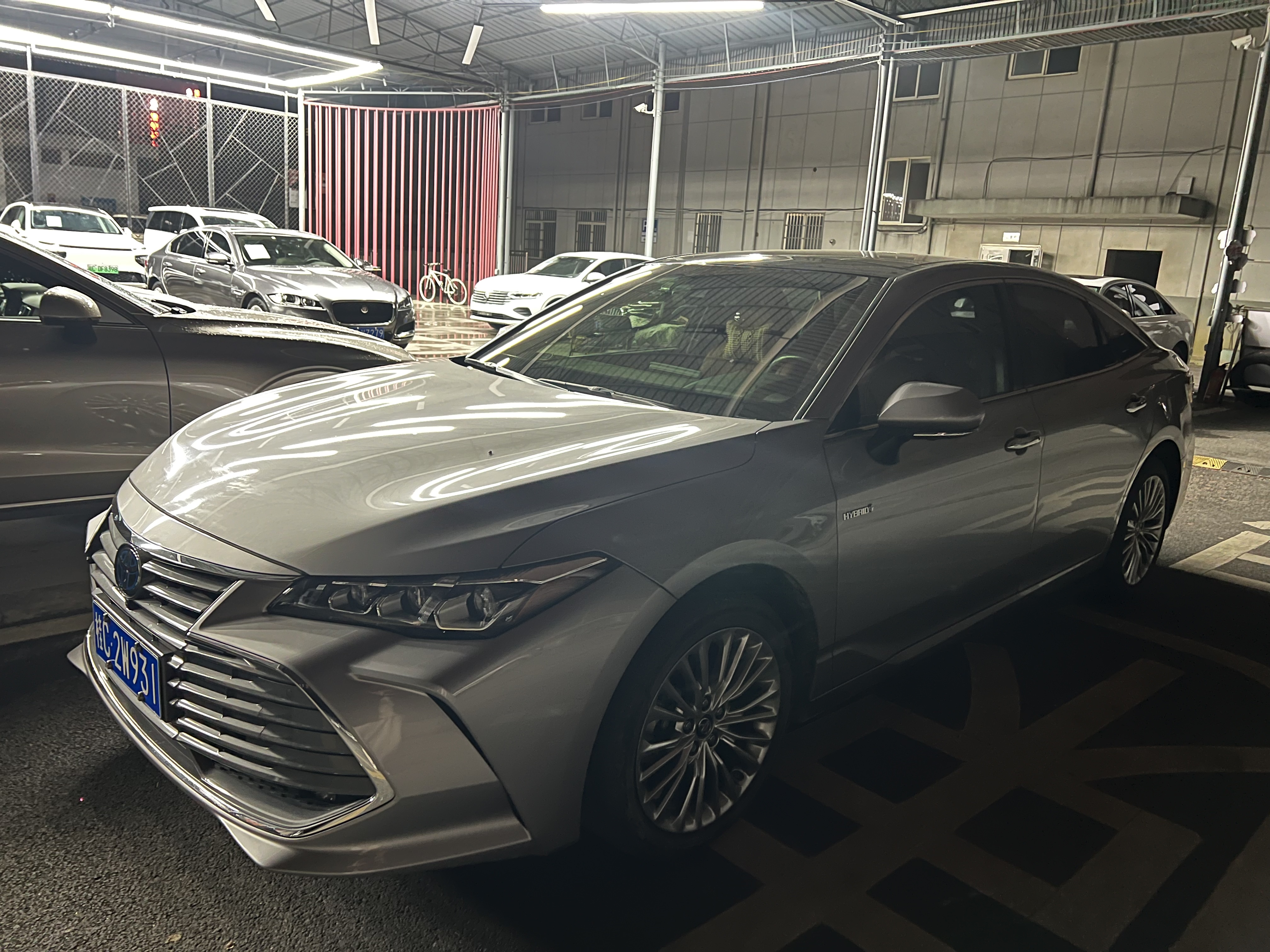 Toyota Avalon 2019 car image #2