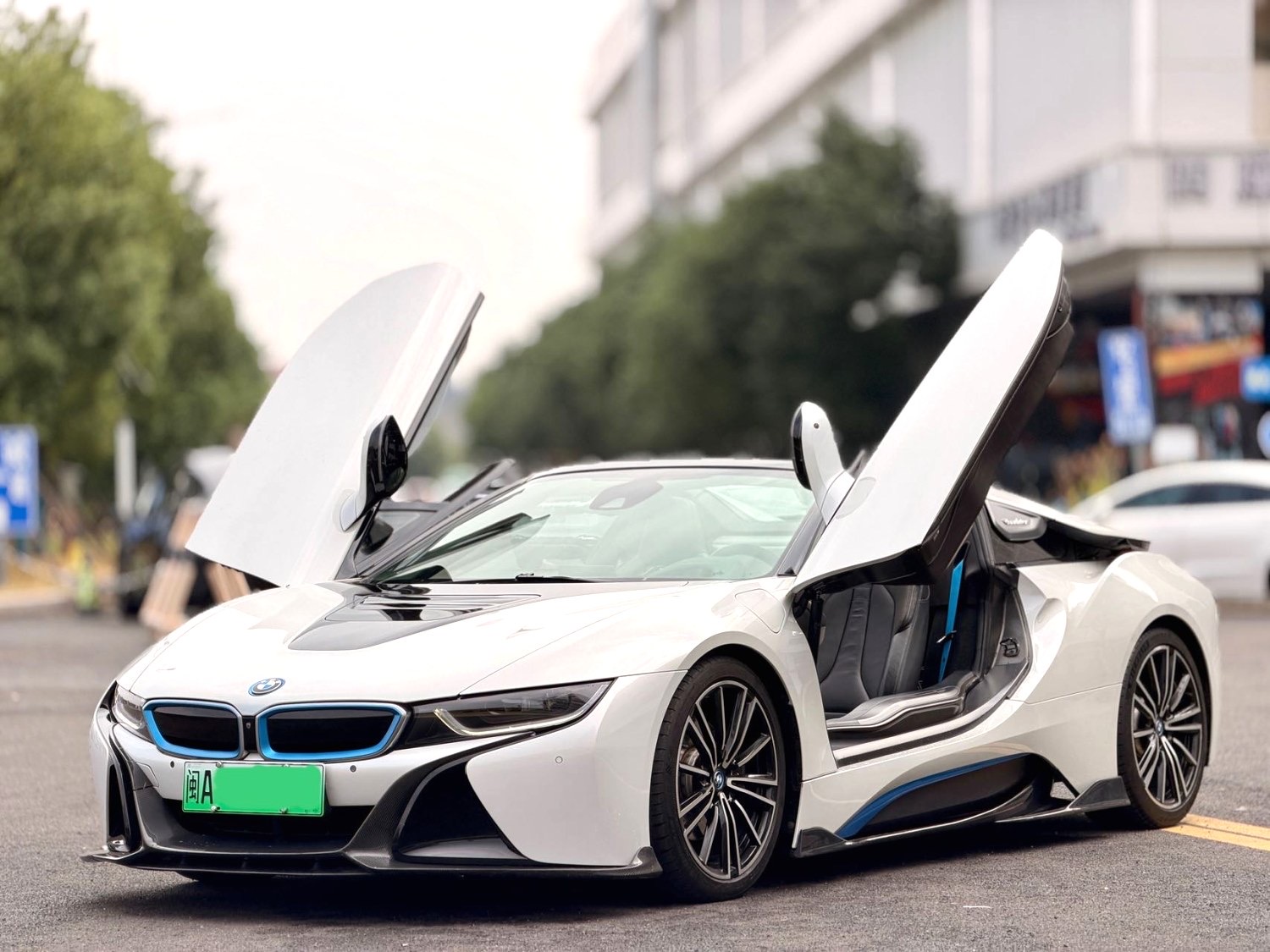 BMW i8 2020 car image #2