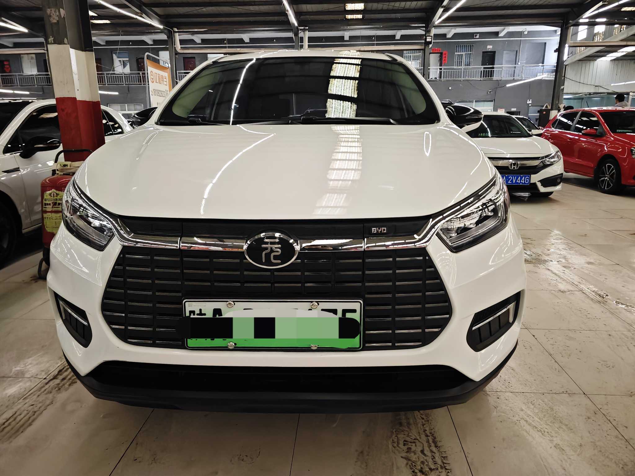 BYD Yuan New Energy 2019 #2 BYD Yuan New Energy 2019 car image #2