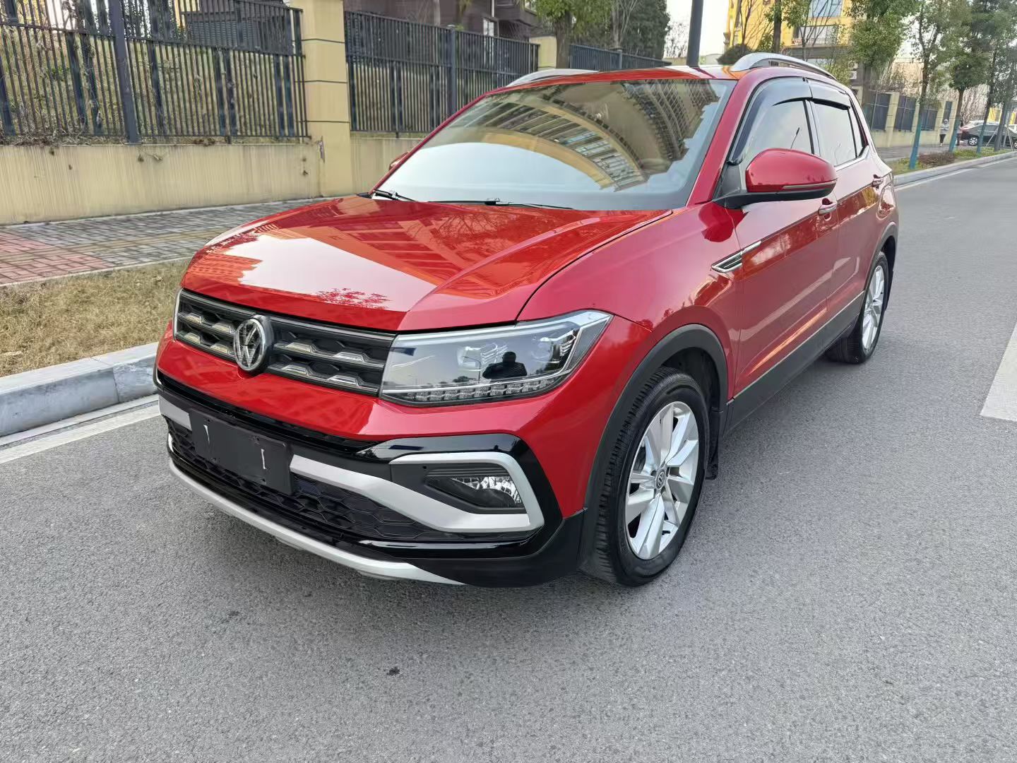 Volkswagen T-Cross 2020 immagine di auto #2