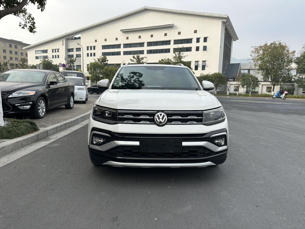 Volkswagen 2019 car image #2
