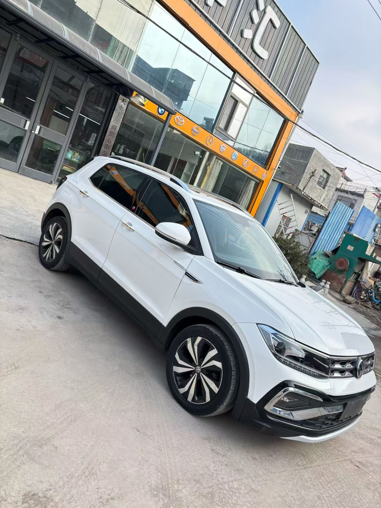 Volkswagen T-Cross 2019 car image #2