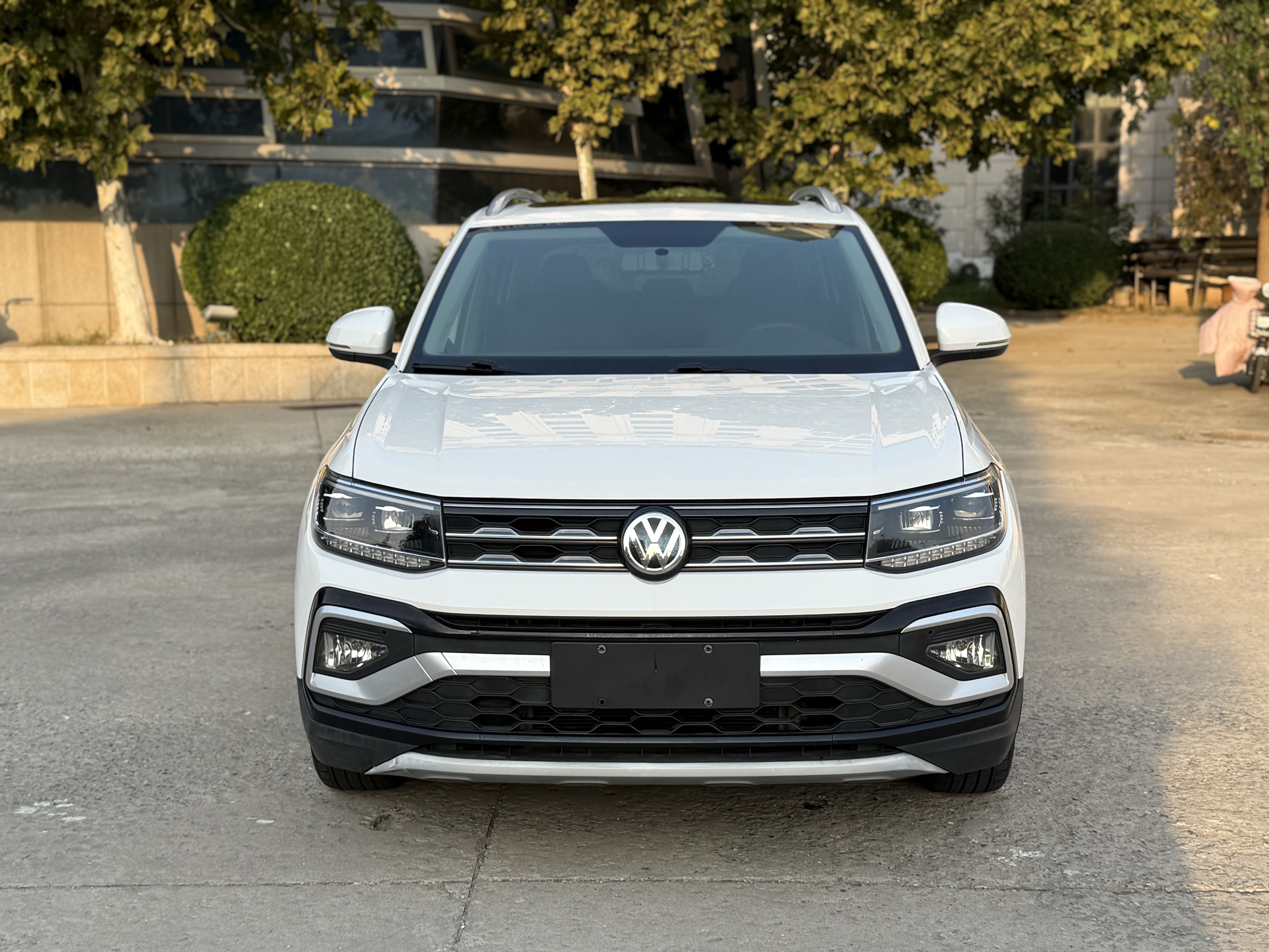 Volkswagen T-Cross 2020 car image #2