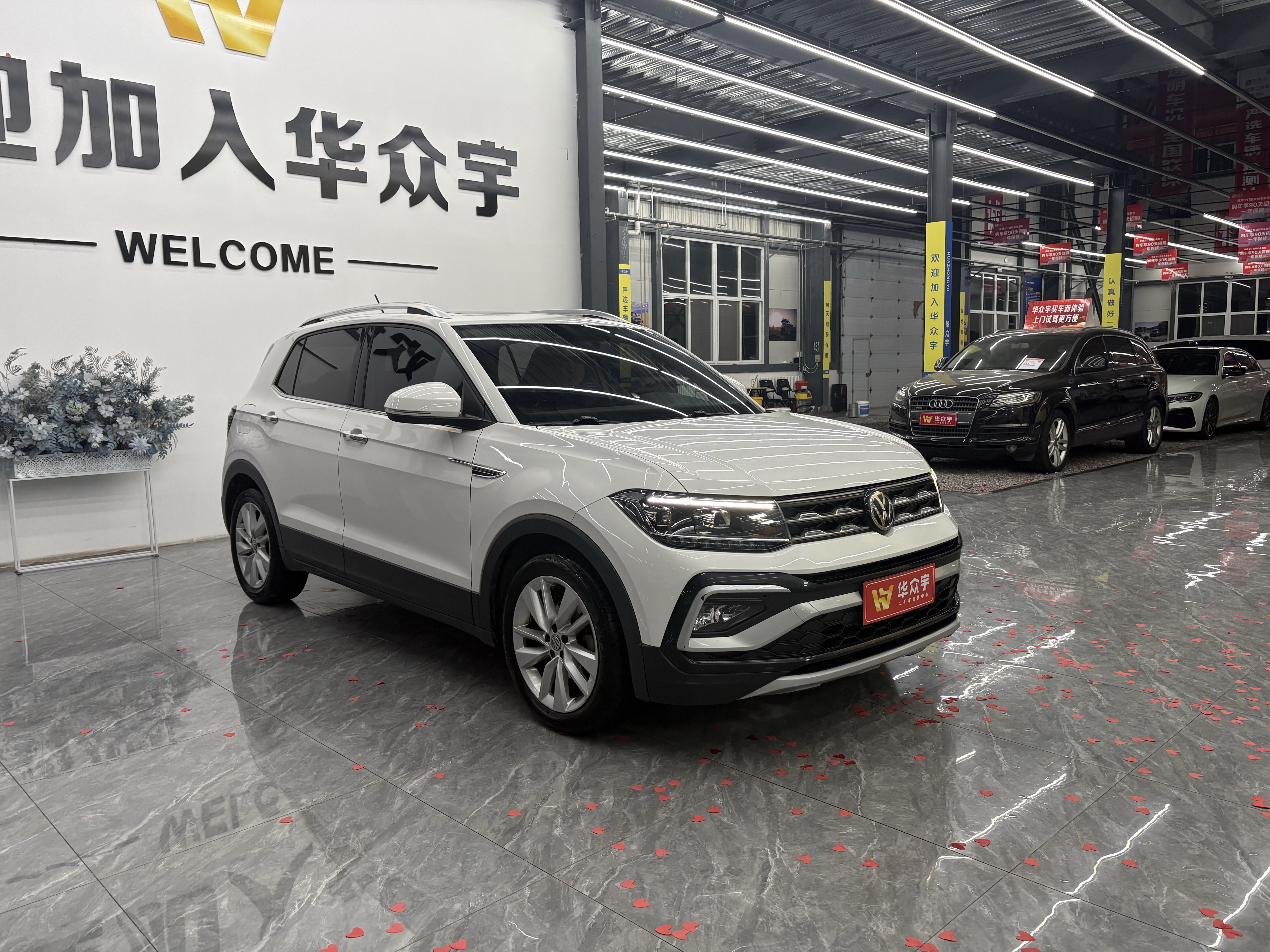 Volkswagen T-Cross 2020 car image #2