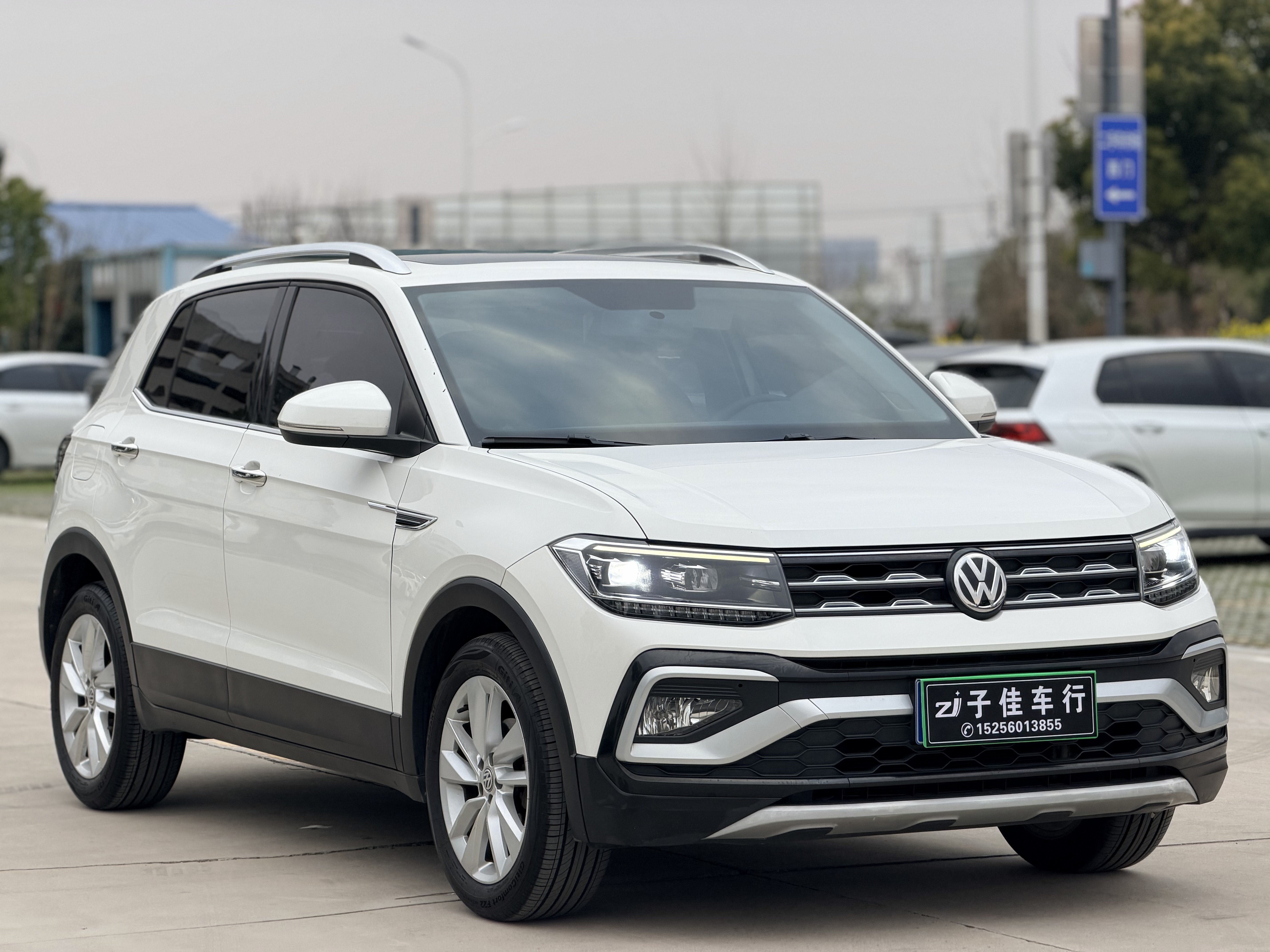 Volkswagen T-Cross 2020 car image #2