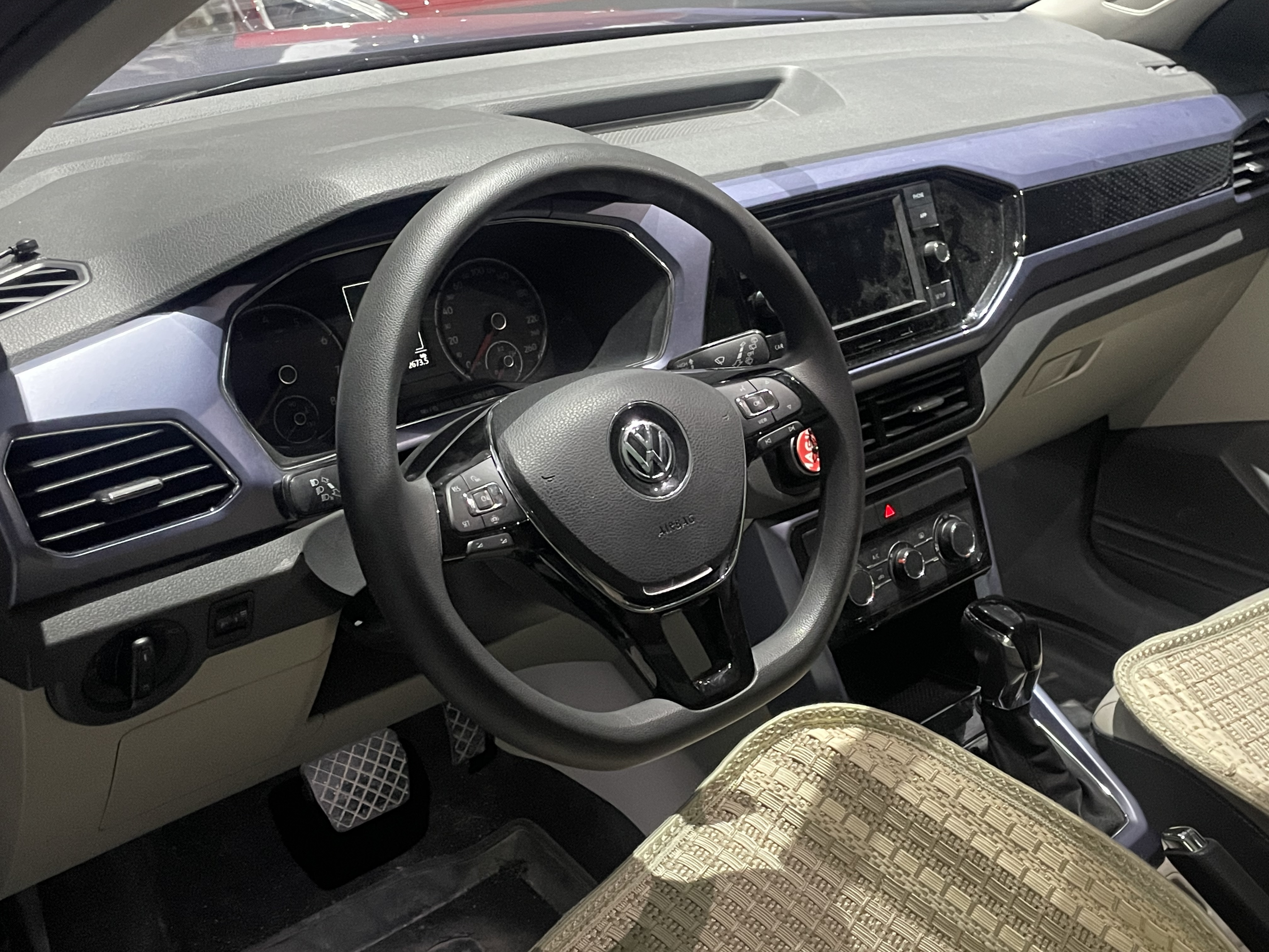 Volkswagen T-Cross 2020 car image #2
