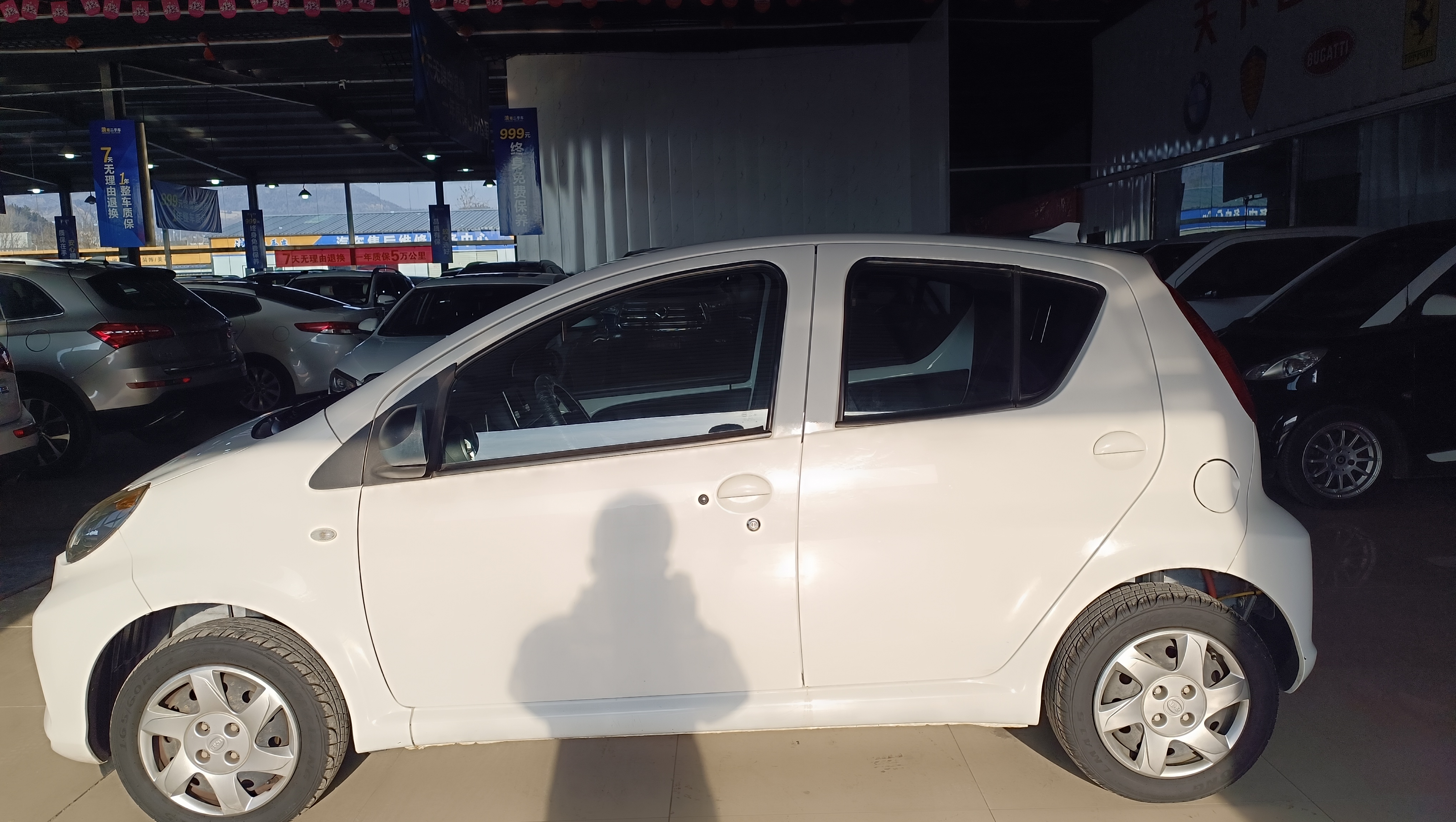 BYD e1 2020 #2 BYD e1 2020 car image #2