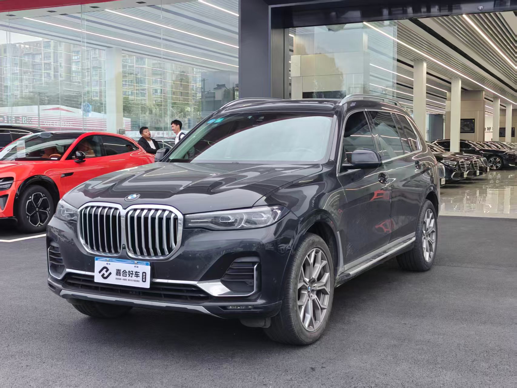 BMW X7 M60i 2019 car image #2