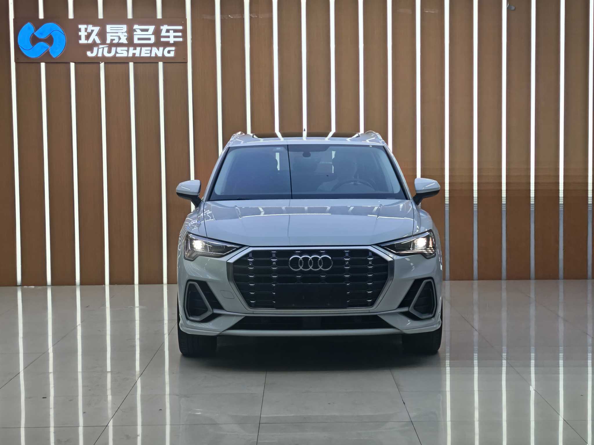 Audi Q3 2019 #2 Audi Q3 2019 car image #2