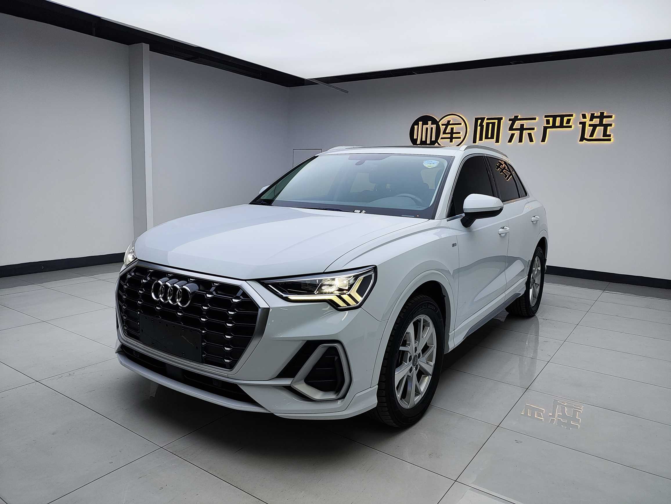 Audi Q3 2020 car image #2
