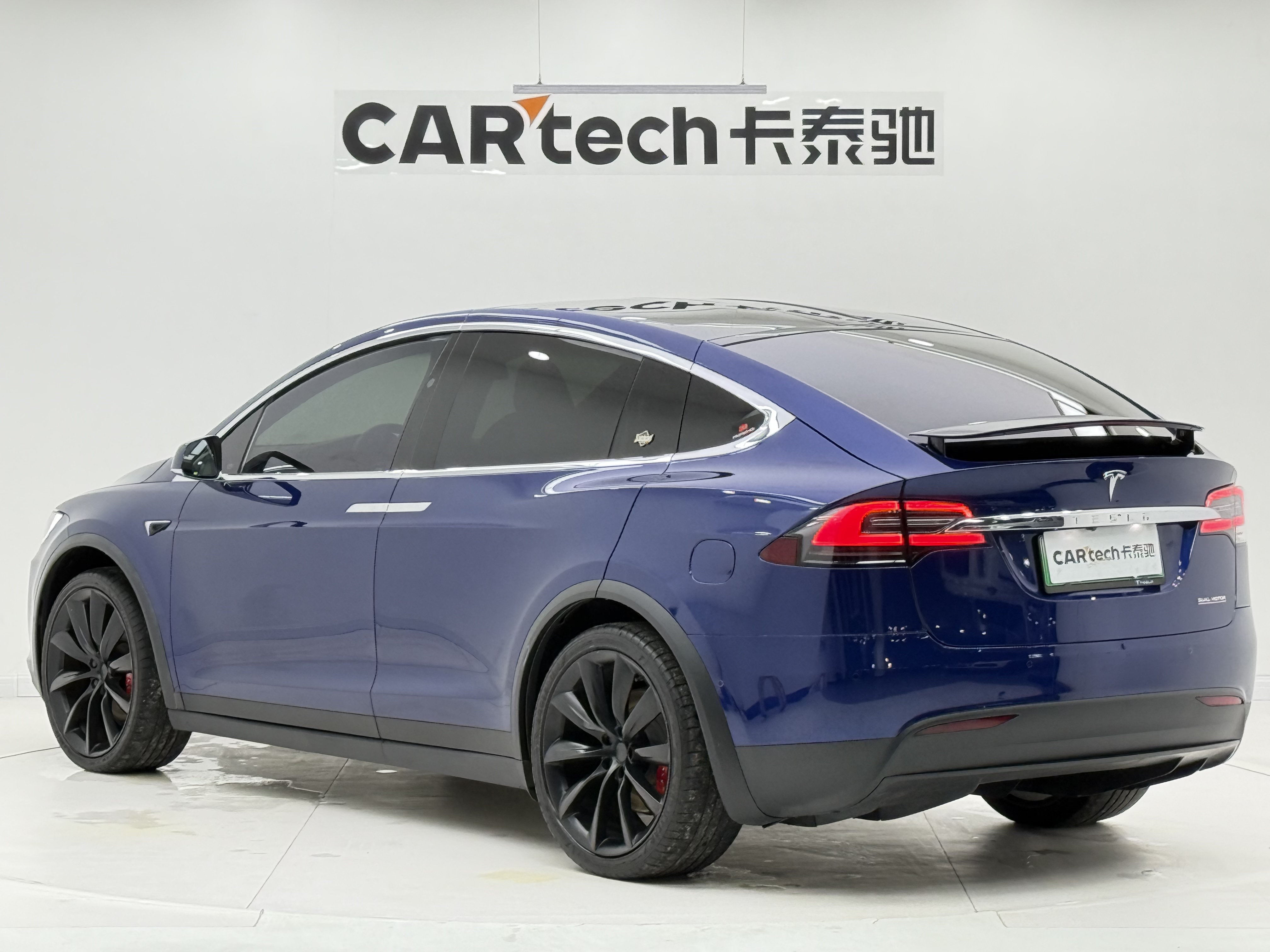 Tesla Model X 2020 car image #2