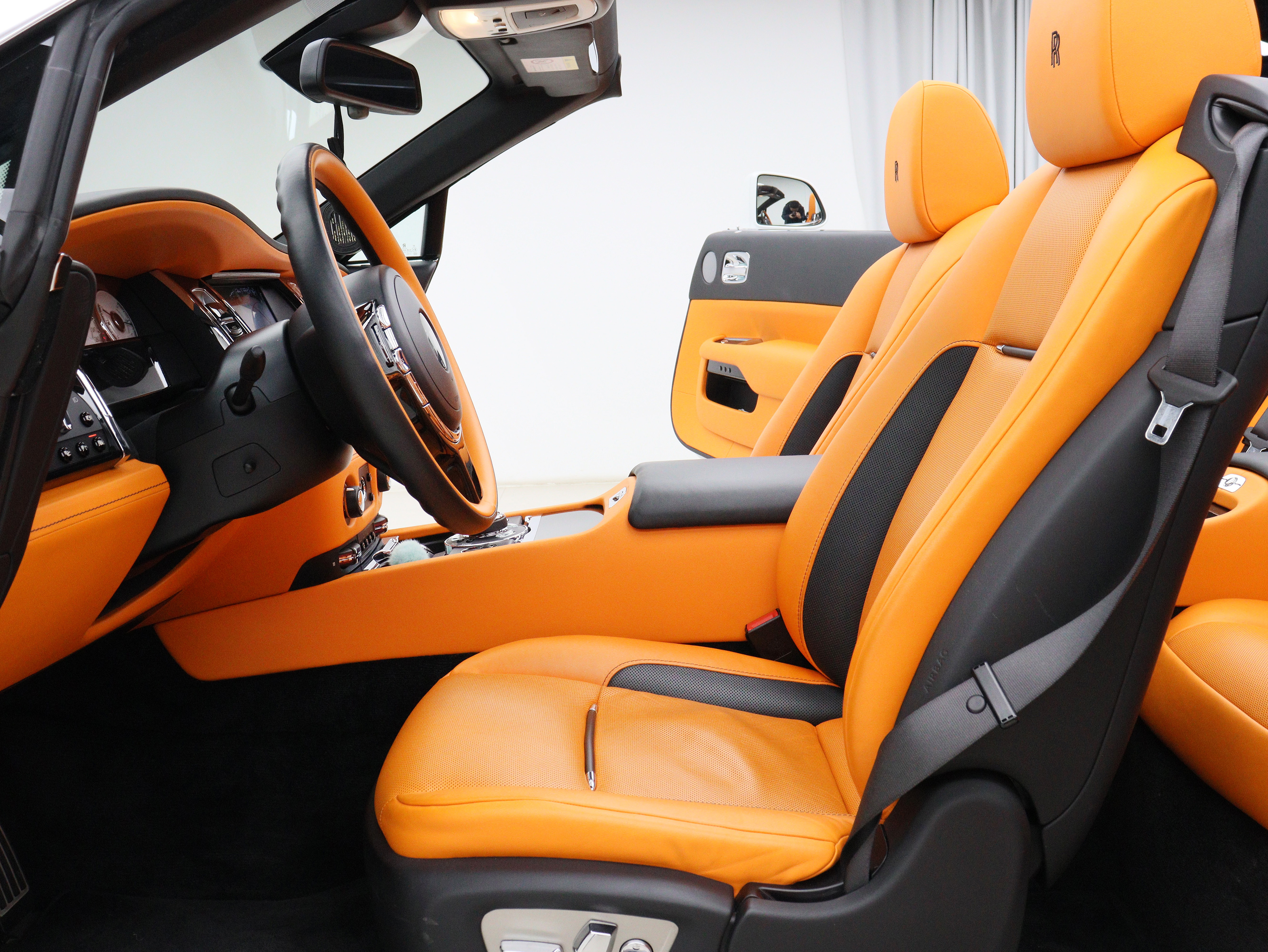 Rolls-Royce Dawn 2019 car image #2