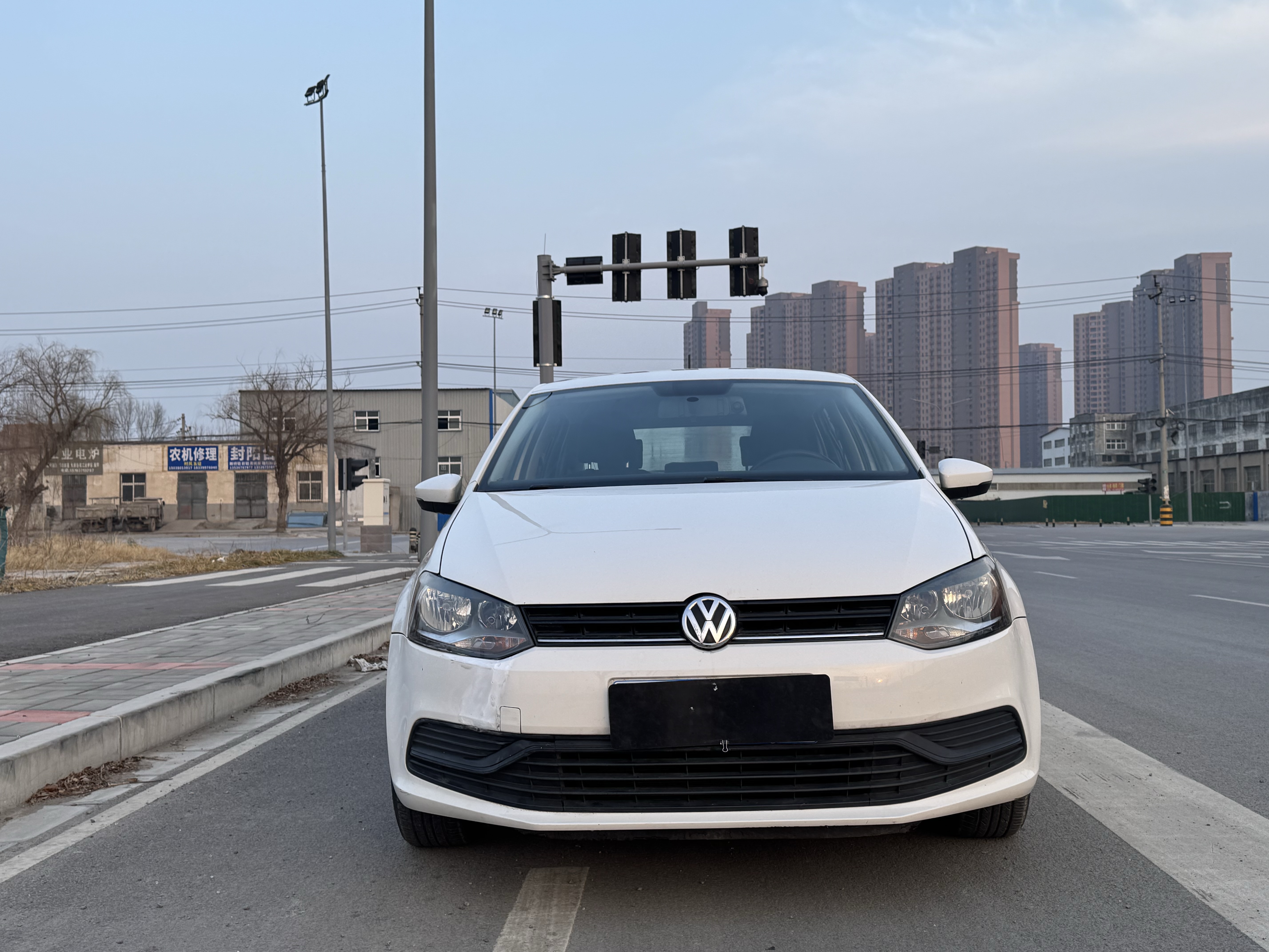 Volkswagen Polo 2015 car image #2