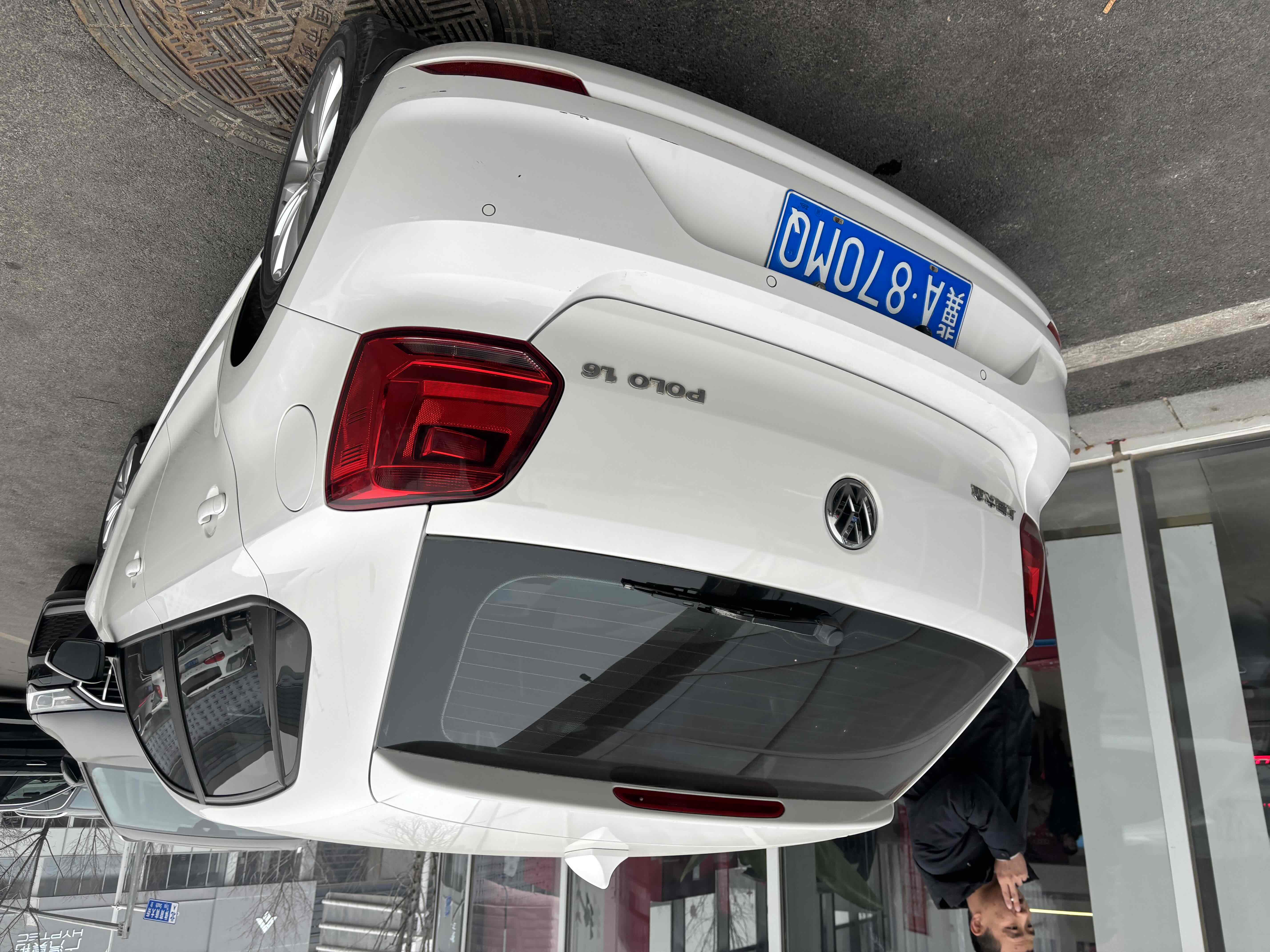 Volkswagen Polo 2015 car image #2