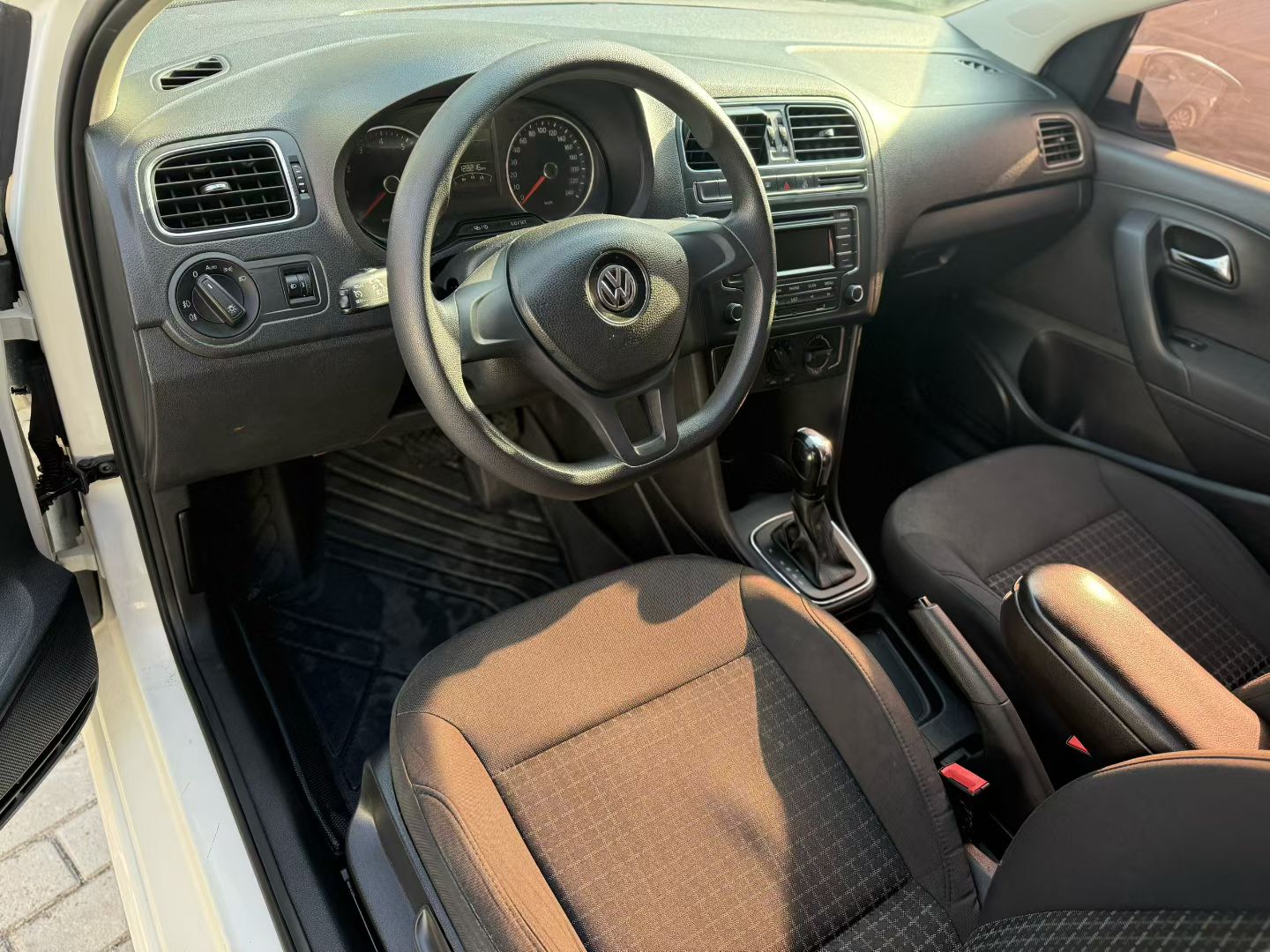 Polo 2015 #2 Polo 2015 car image #2