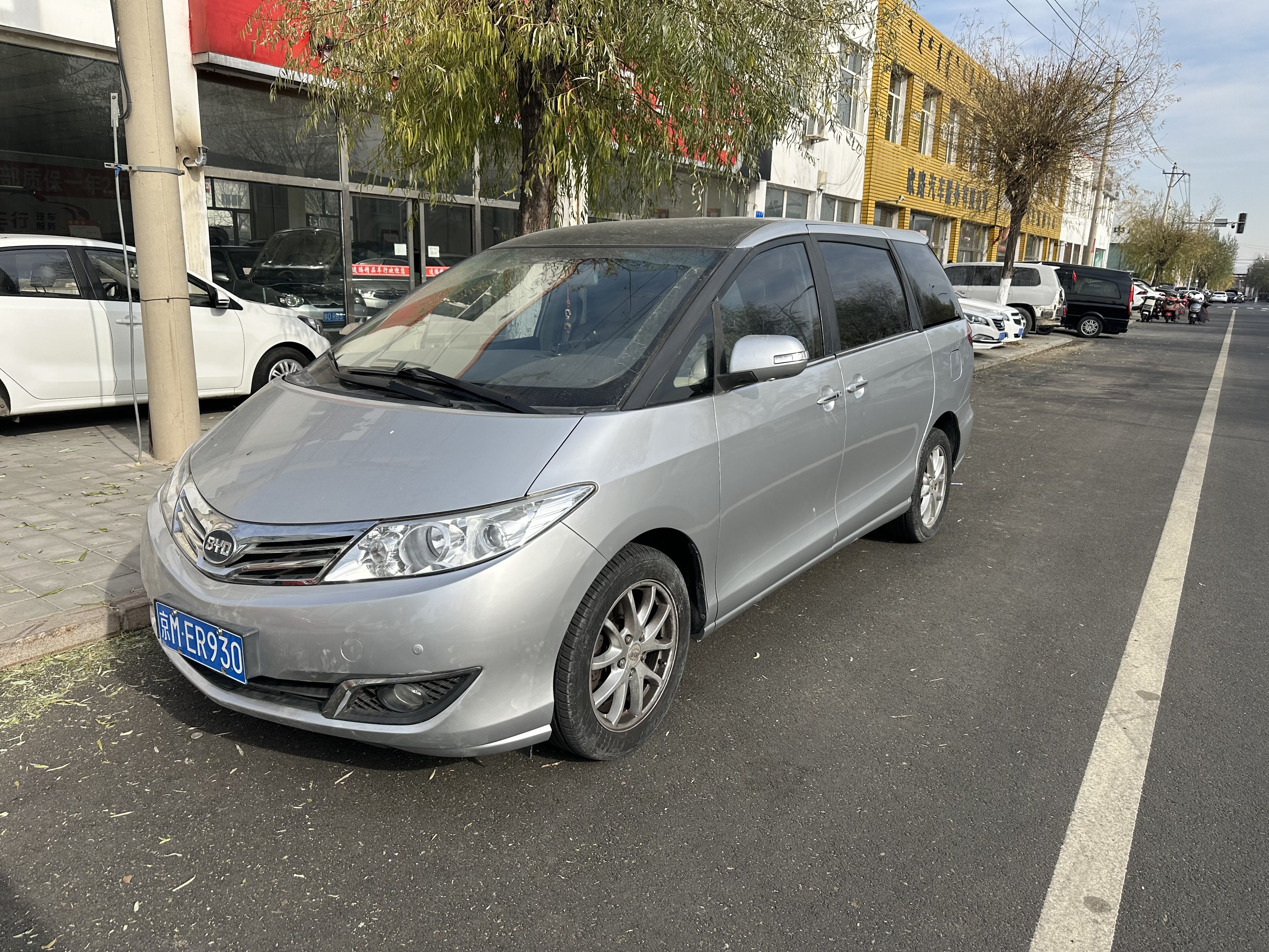 BYD M6 2015 #2 BYD M6 2015 car image #2