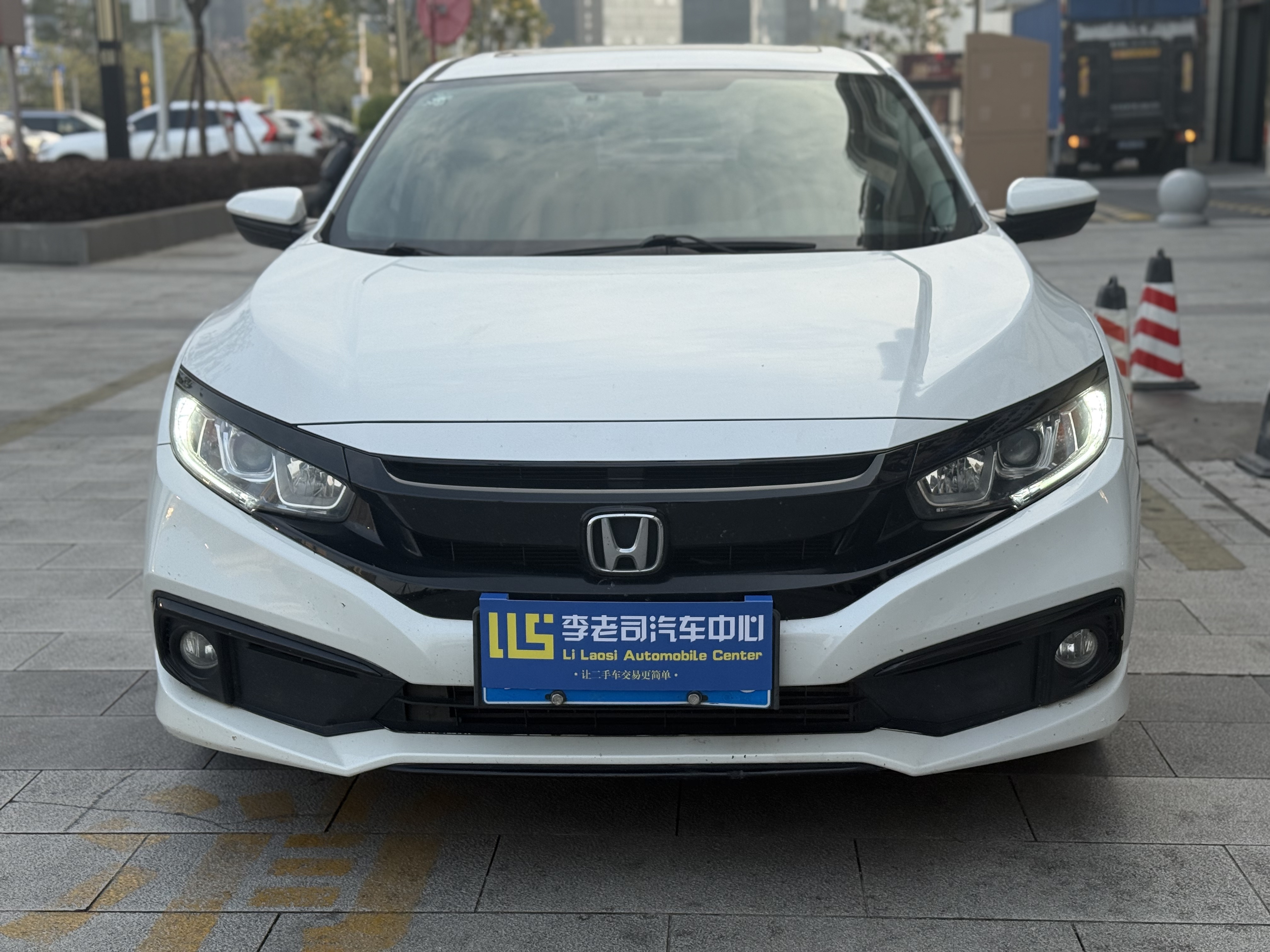 Honda Civic 2019 #2 Honda Civic 2019 car image #2