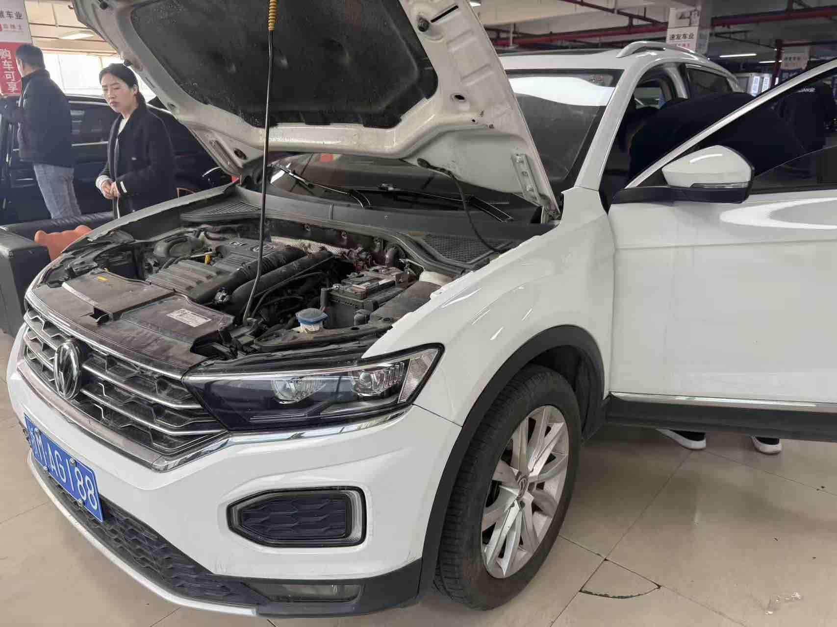 Volkswagen T-Roc 2019 #2 Volkswagen T-Roc 2019 car image #2
