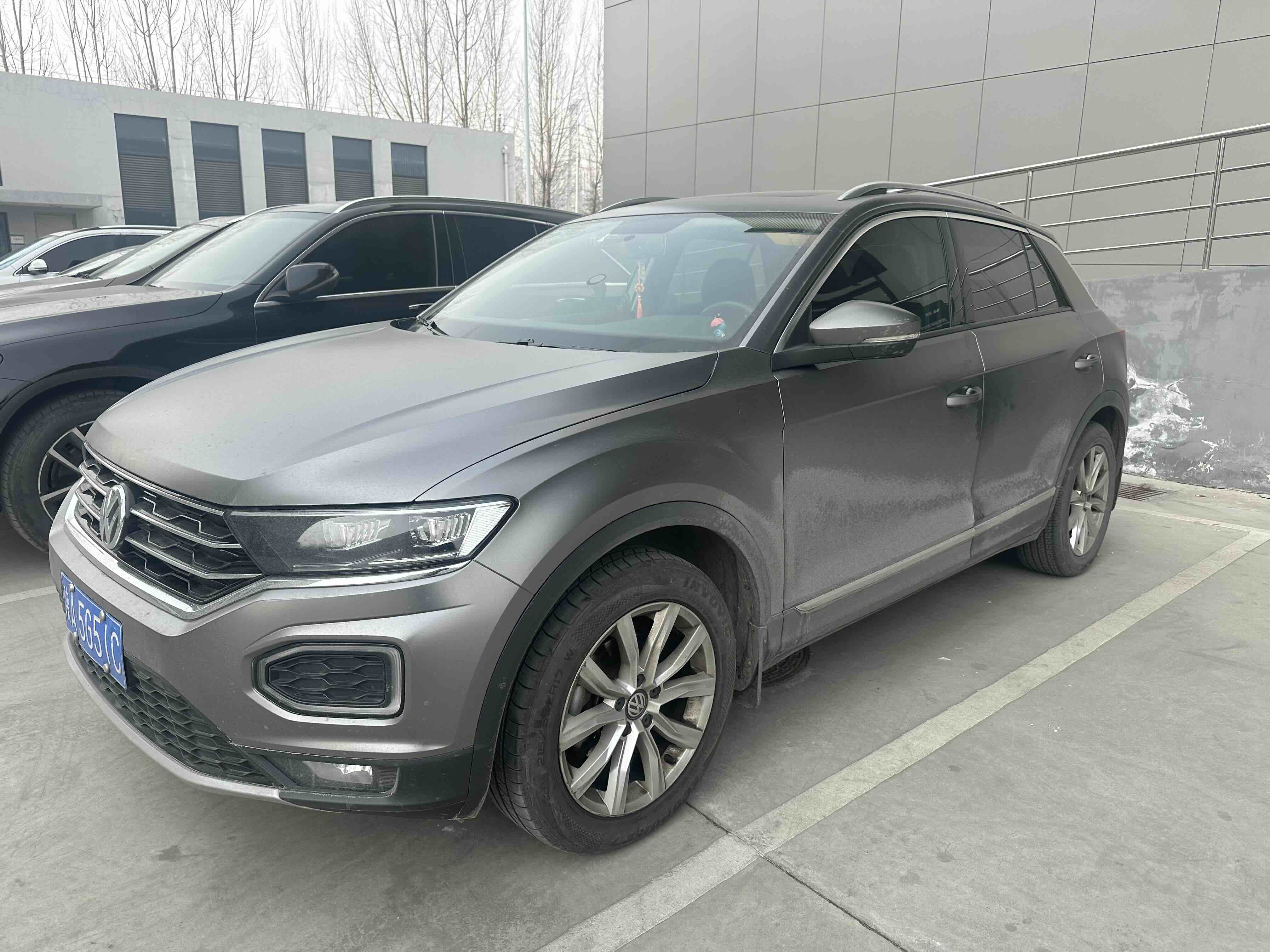 Volkswagen T-Roc 2019 car image #2