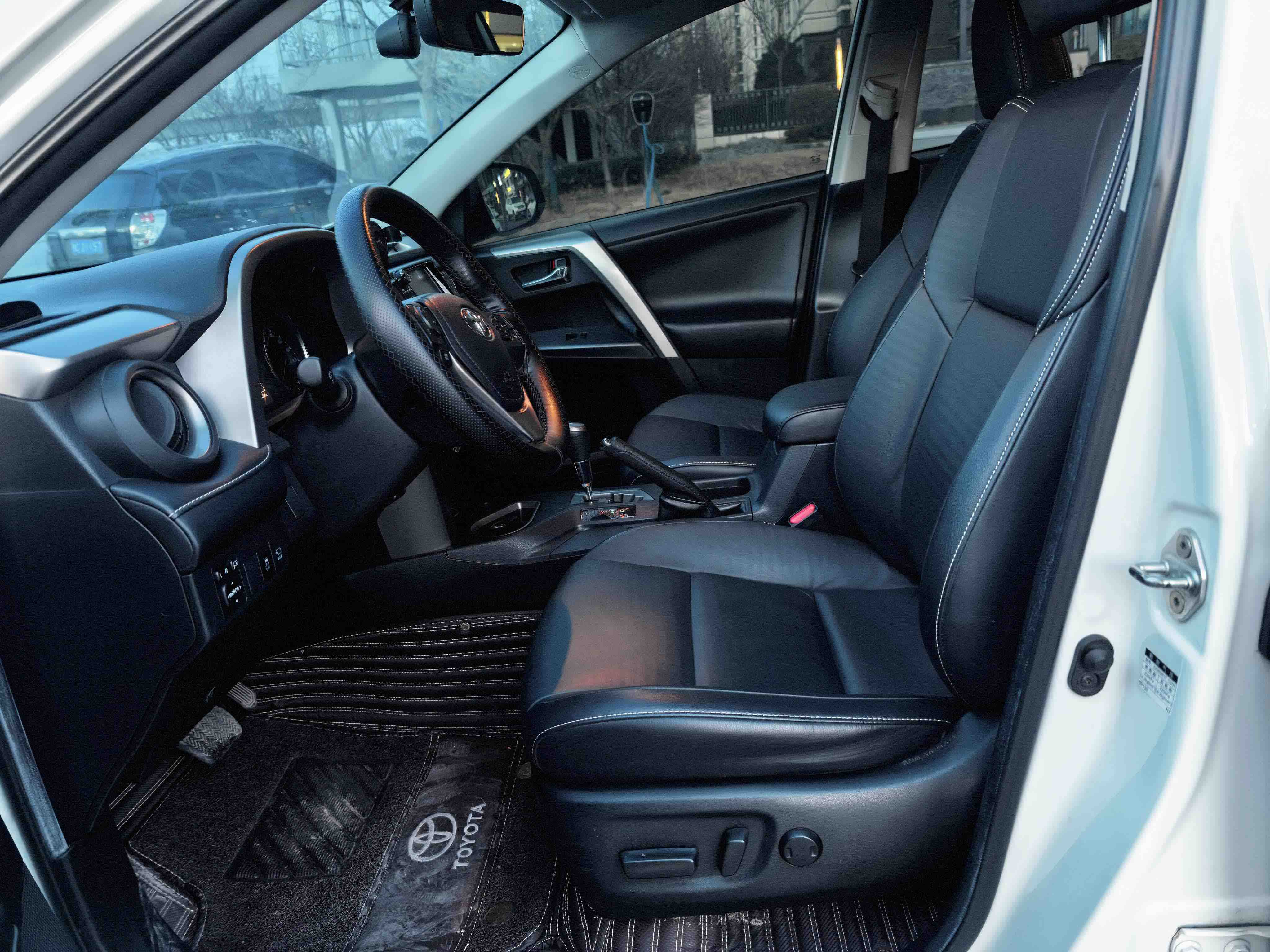 丰田 RAV4荣放 2019 汽车图片 #2