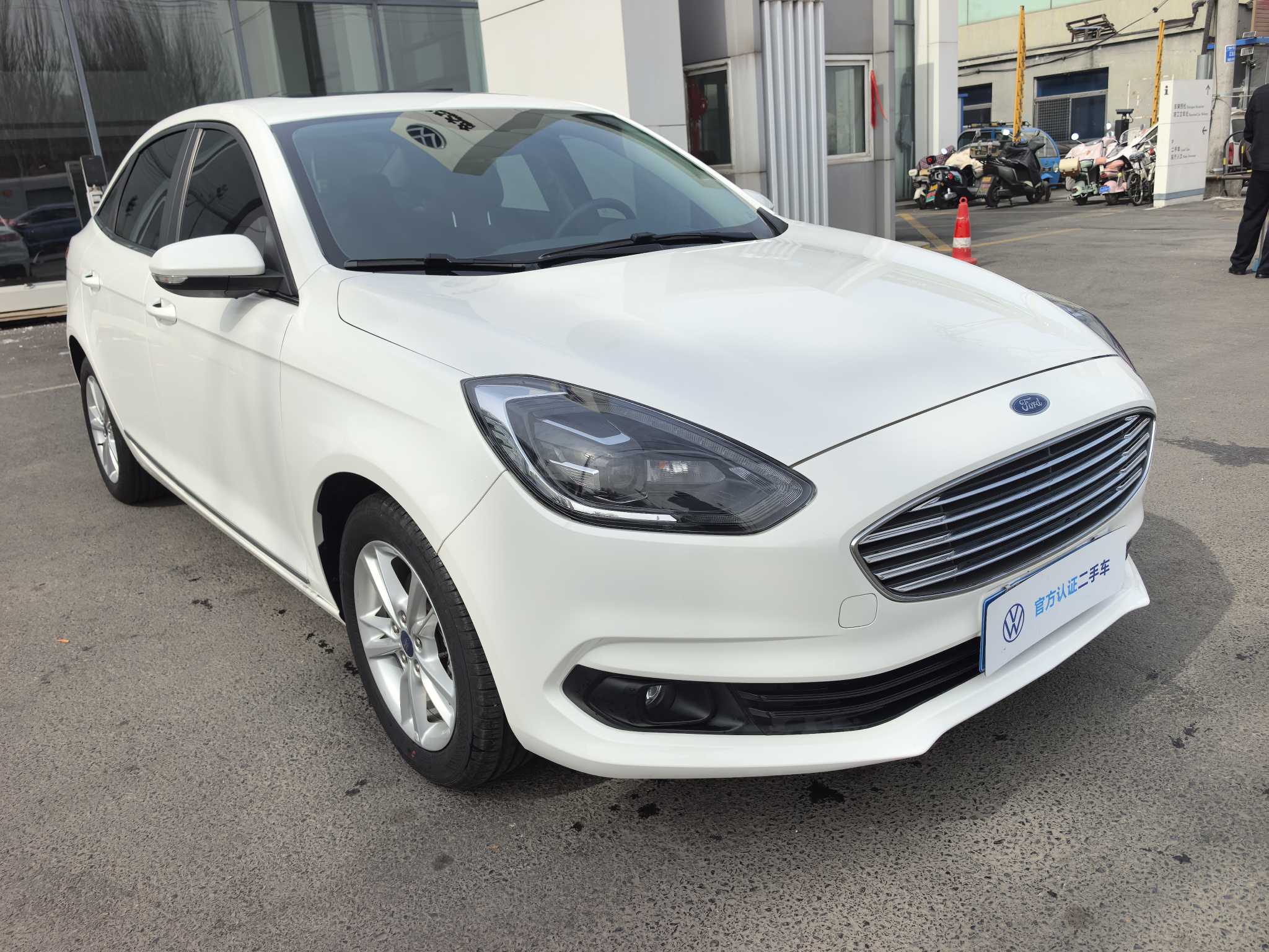 Ford Escort 2021 car image #2