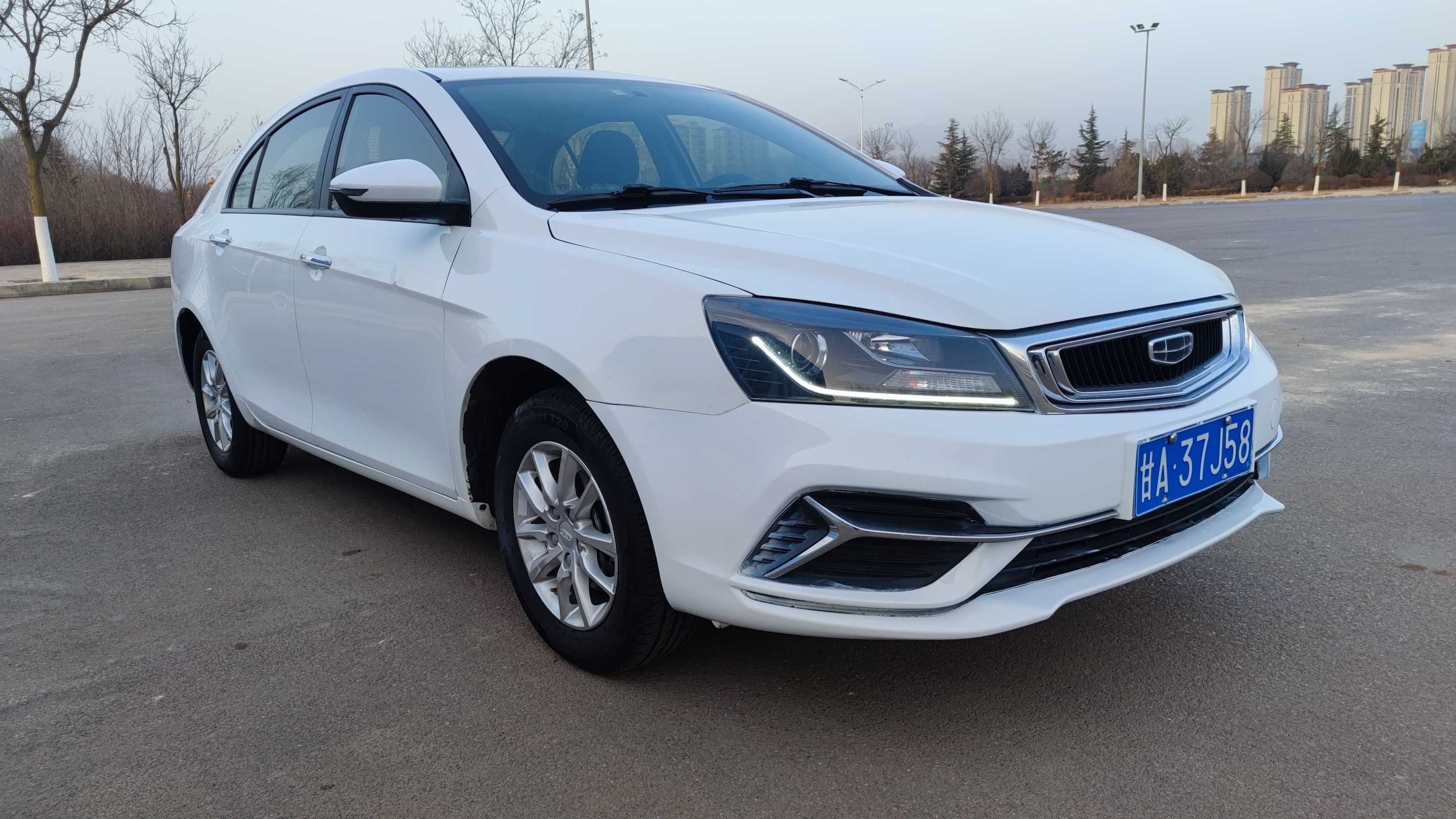 Emgrand 2021 car image #2