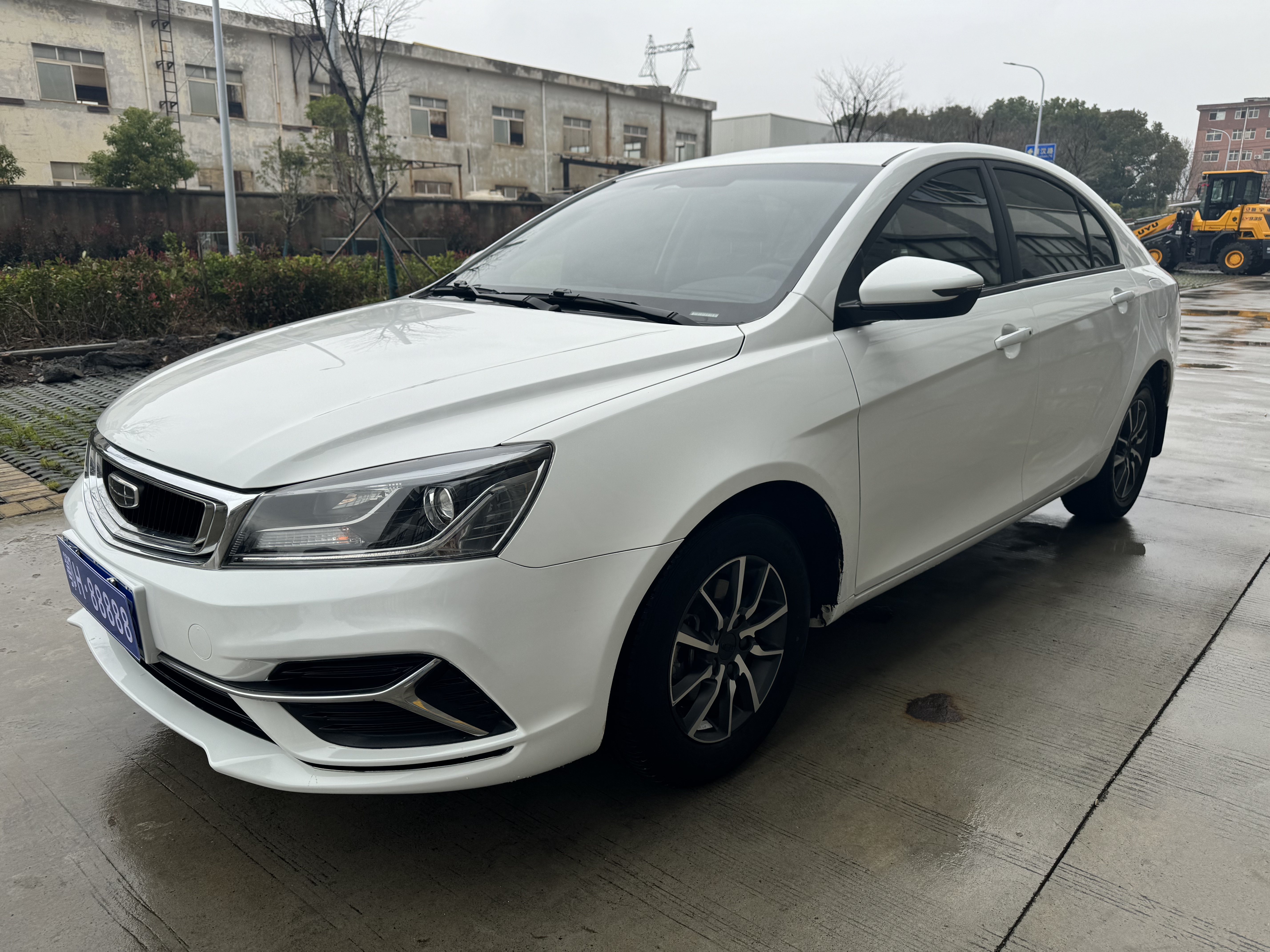 GEELY Emgrand 2019 car image #2