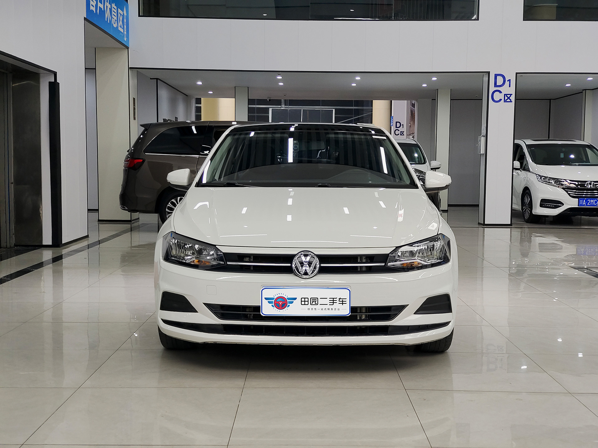 Volkswagen Polo 2021 car image #2