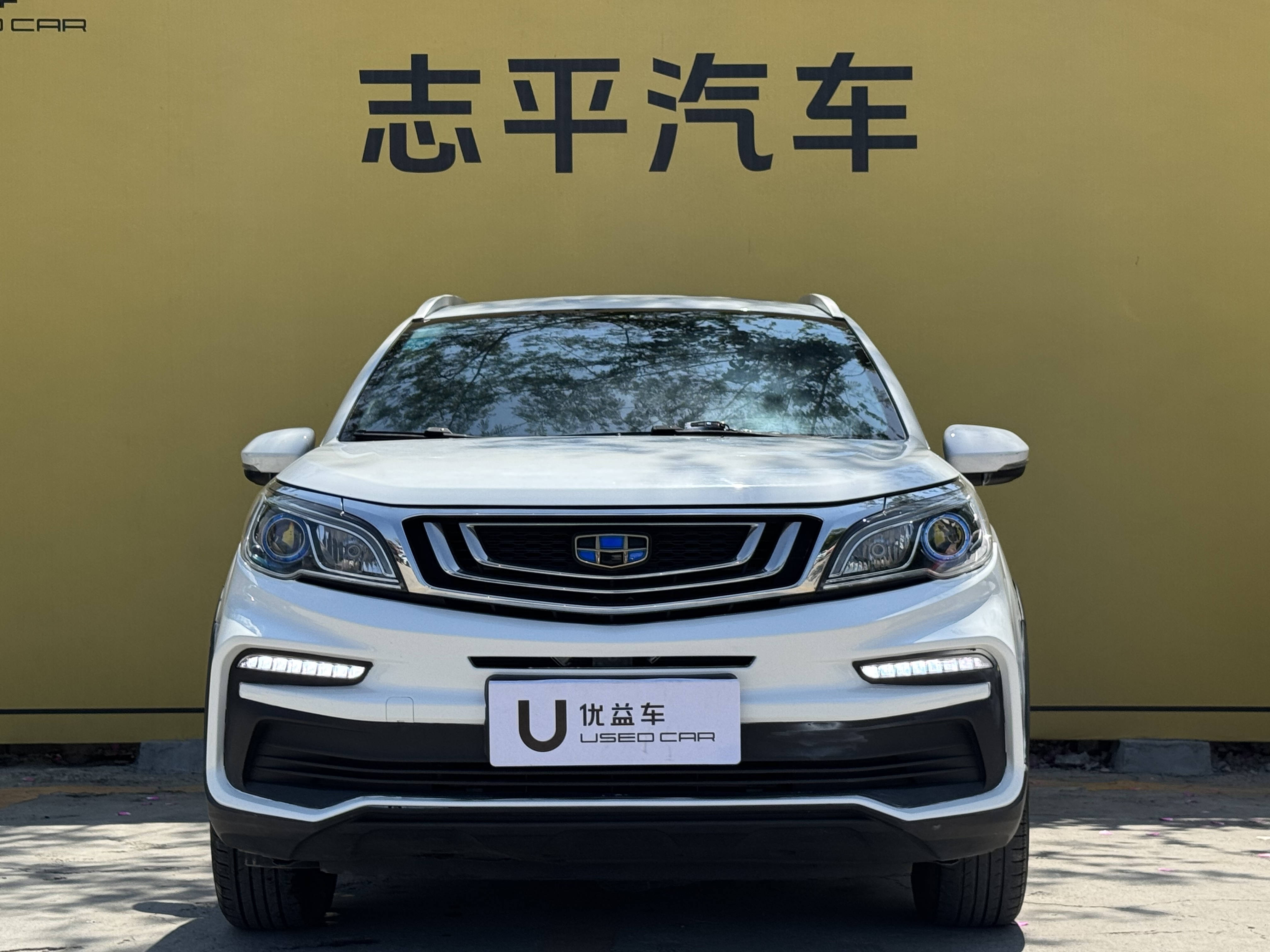2019 car image #2