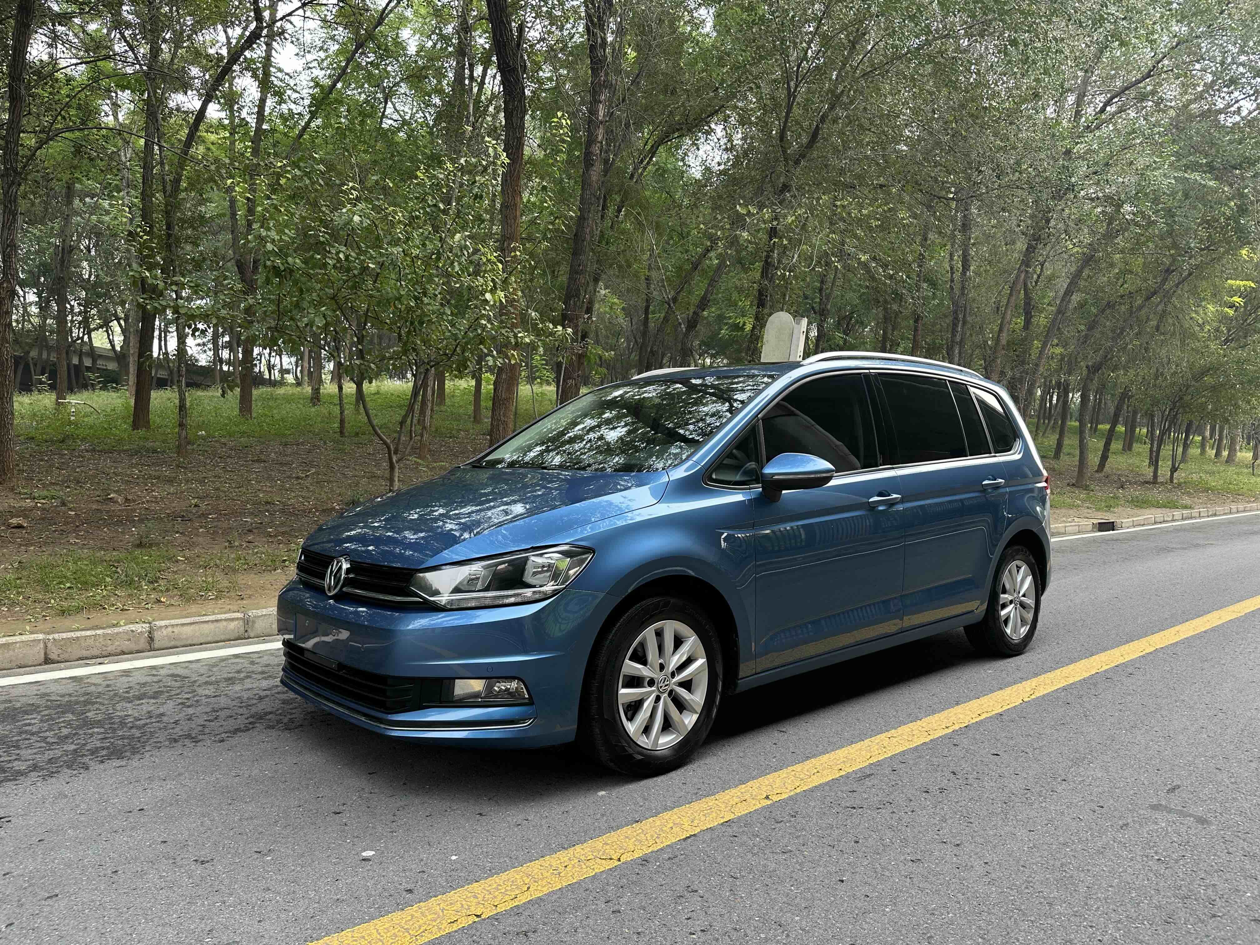 Volkswagen 2020 car image #2