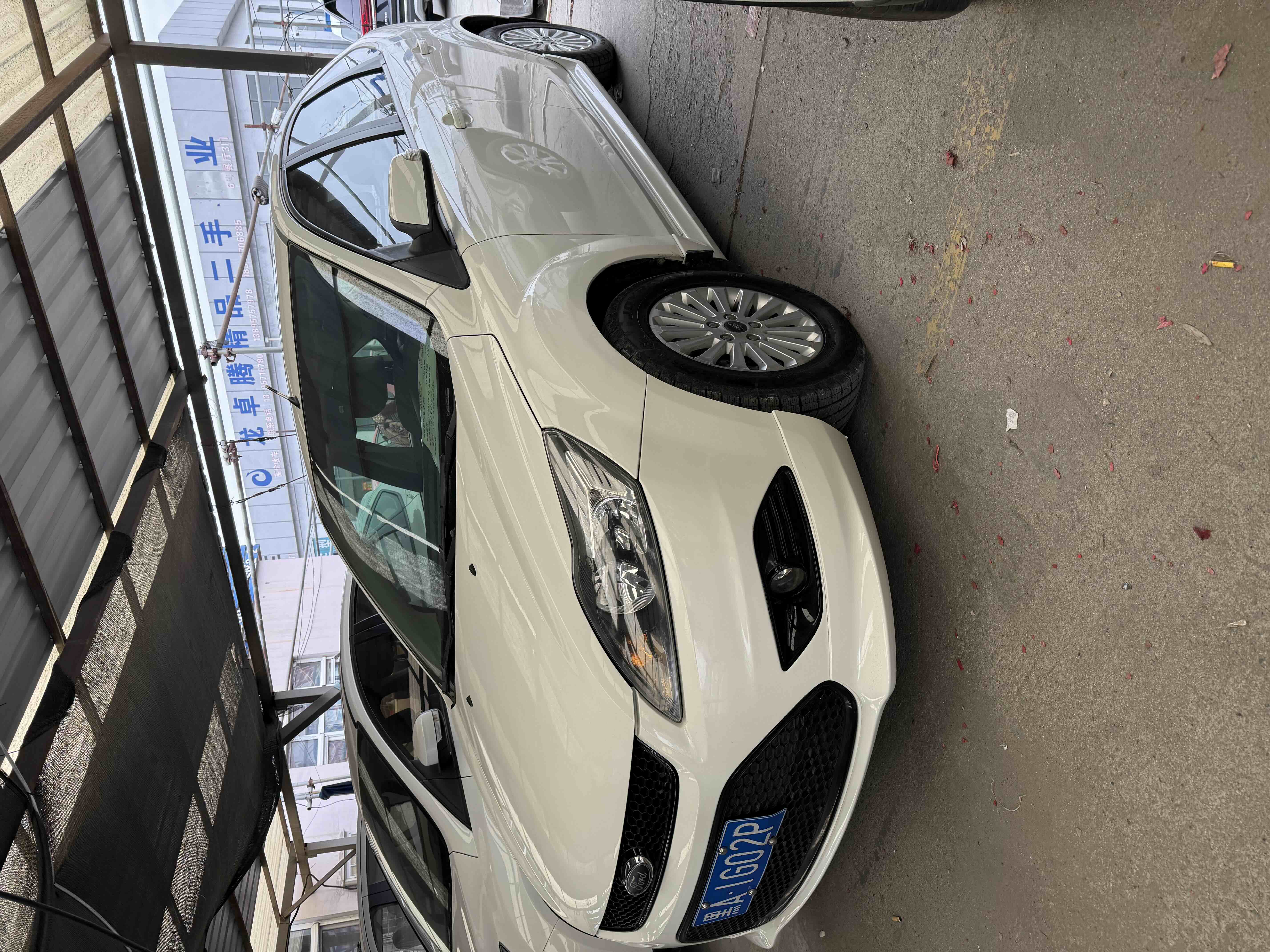 Ford Focus 2014 car image #2