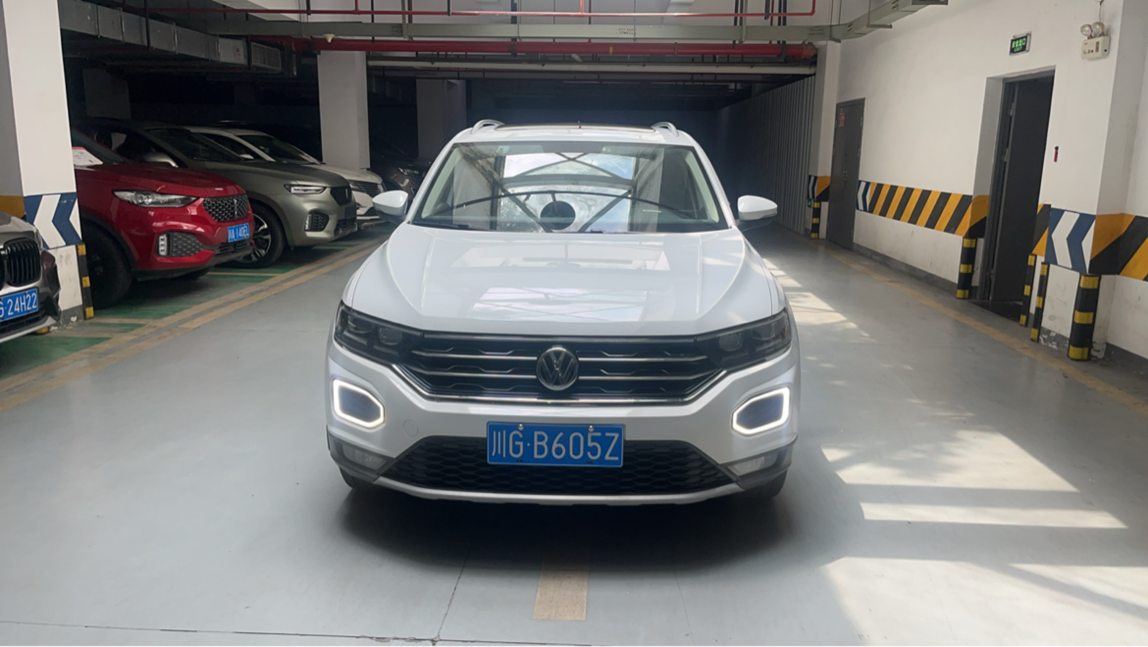 Volkswagen T-Roc 2019 #2 Volkswagen T-Roc 2019 car image #2