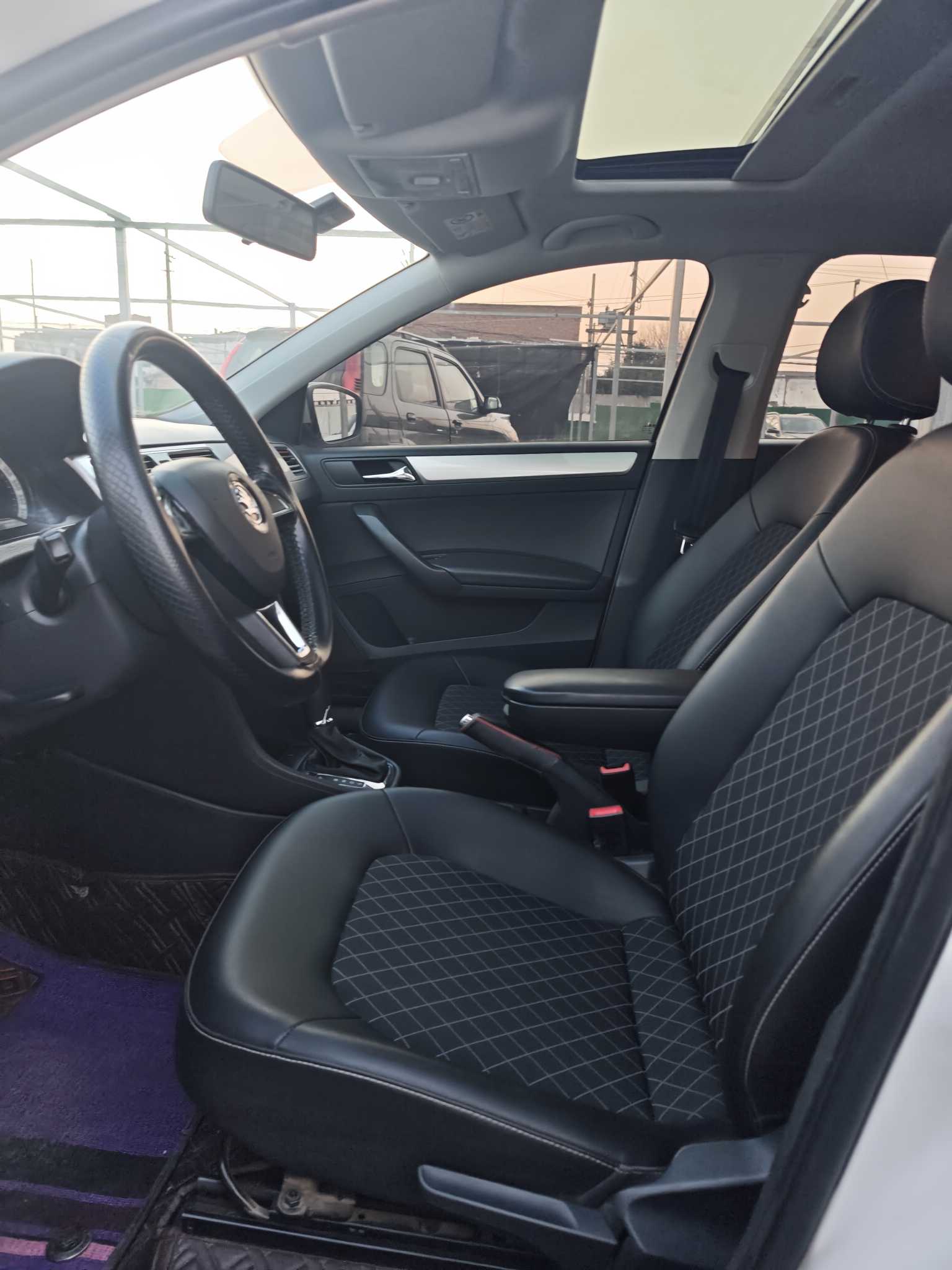 Skoda Rapid 2019 immagine di auto #2