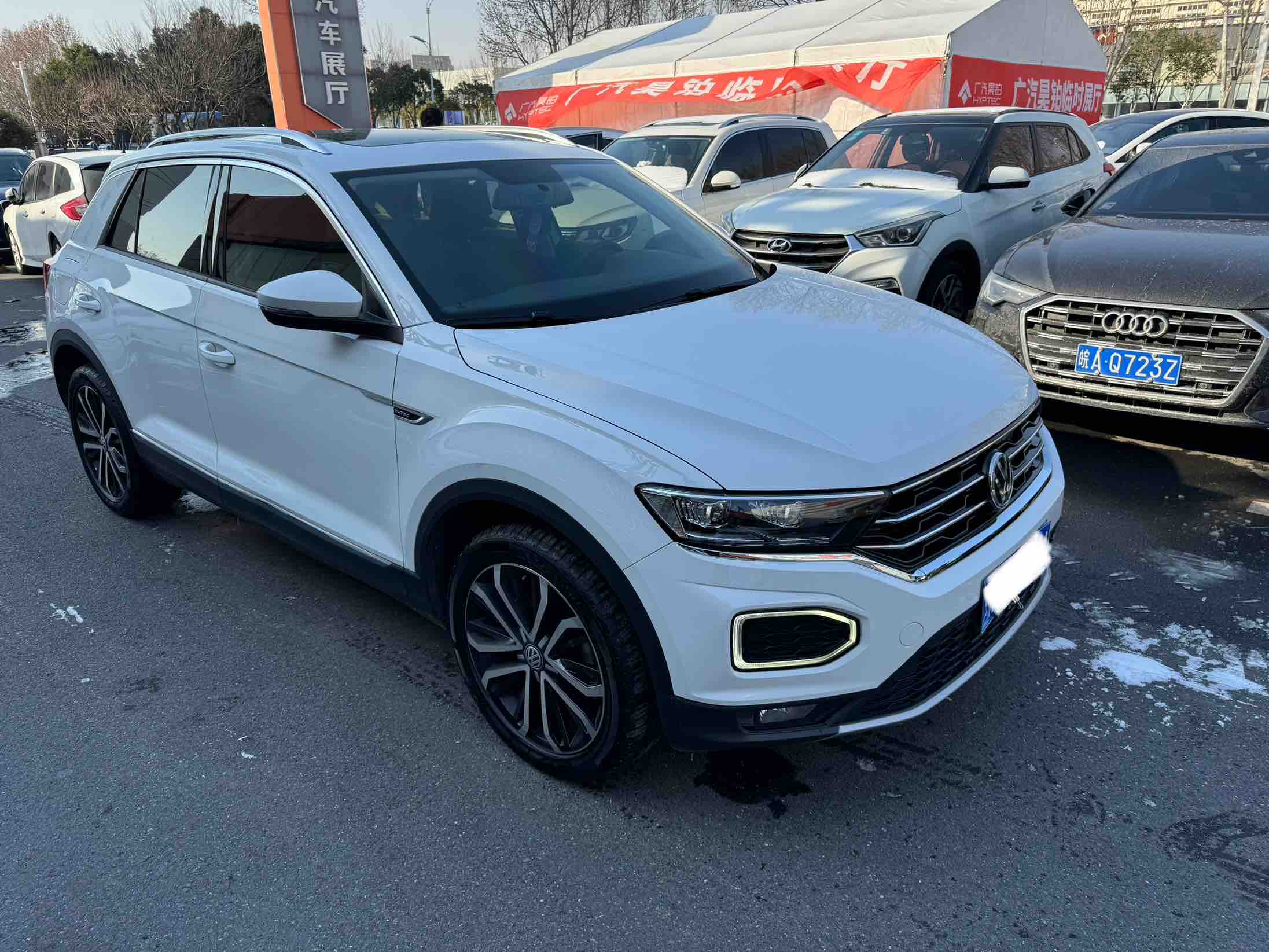 Volkswagen T-Roc 2019 car image #2