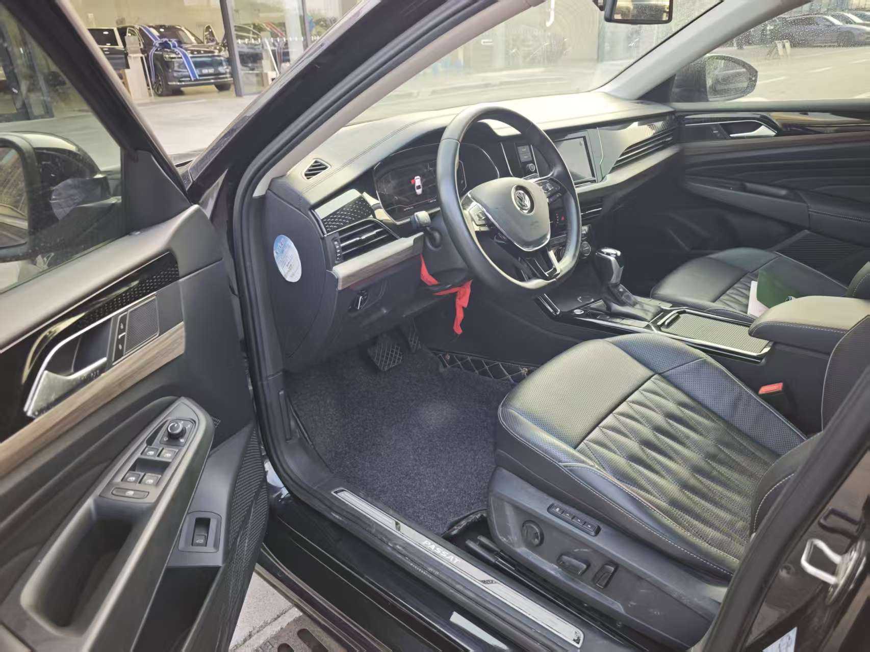 Volkswagen Passat 2019 car image #2