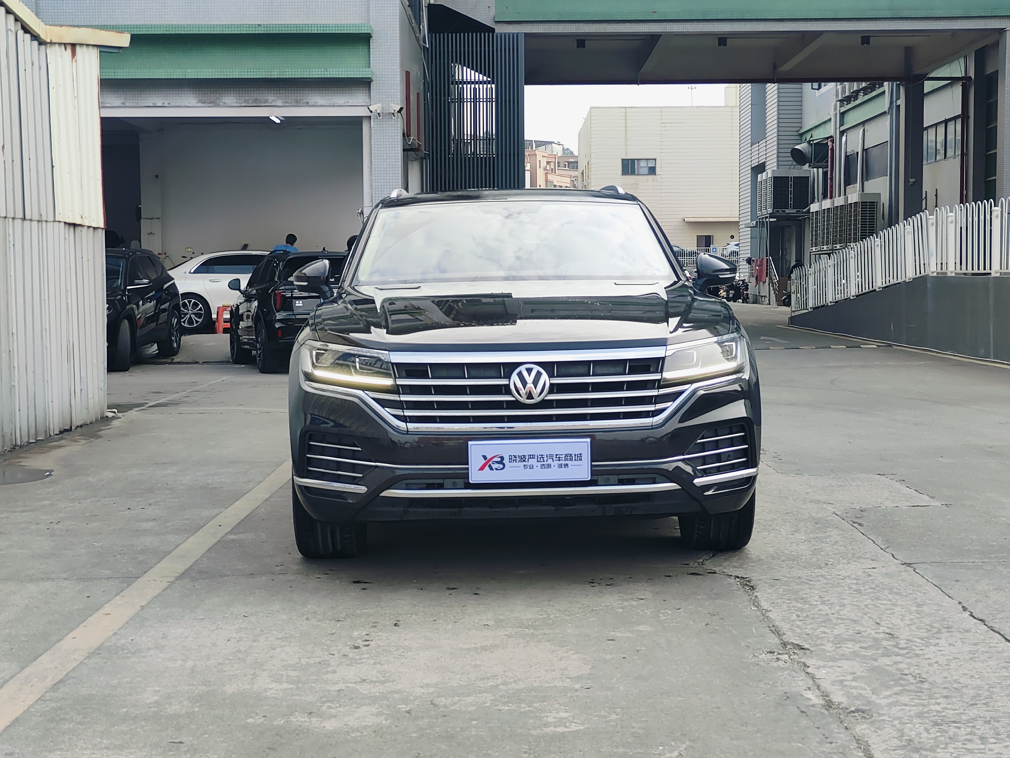 Volkswagen Touareg 2019 car image #2