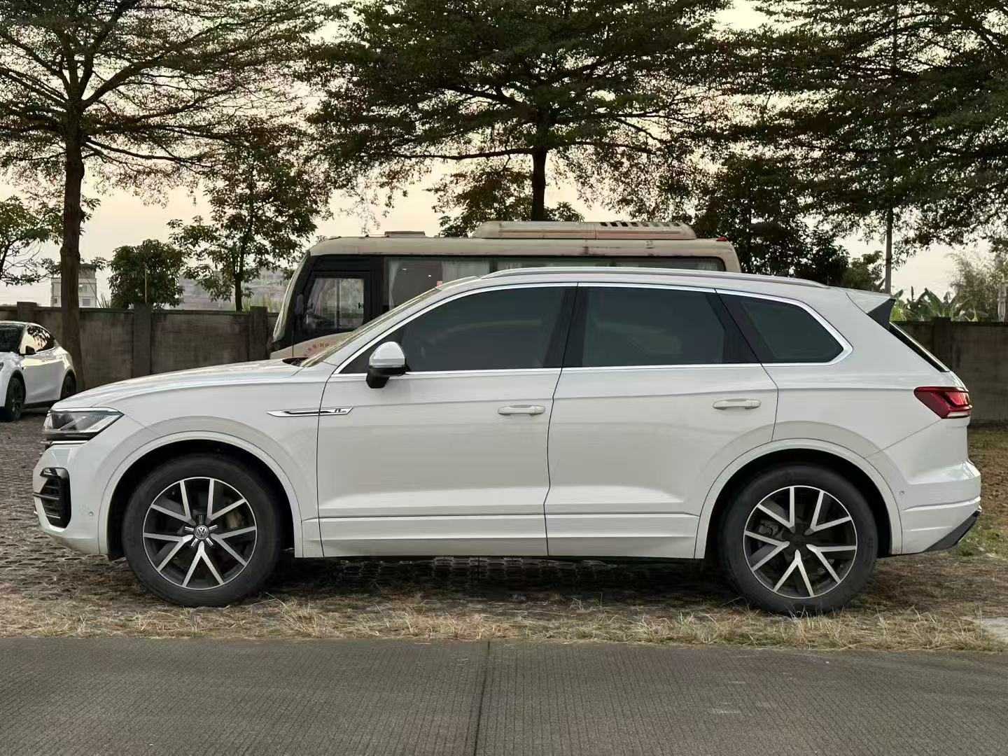 Volkswagen Touareg 2019 #2 Volkswagen Touareg 2019 car image #2