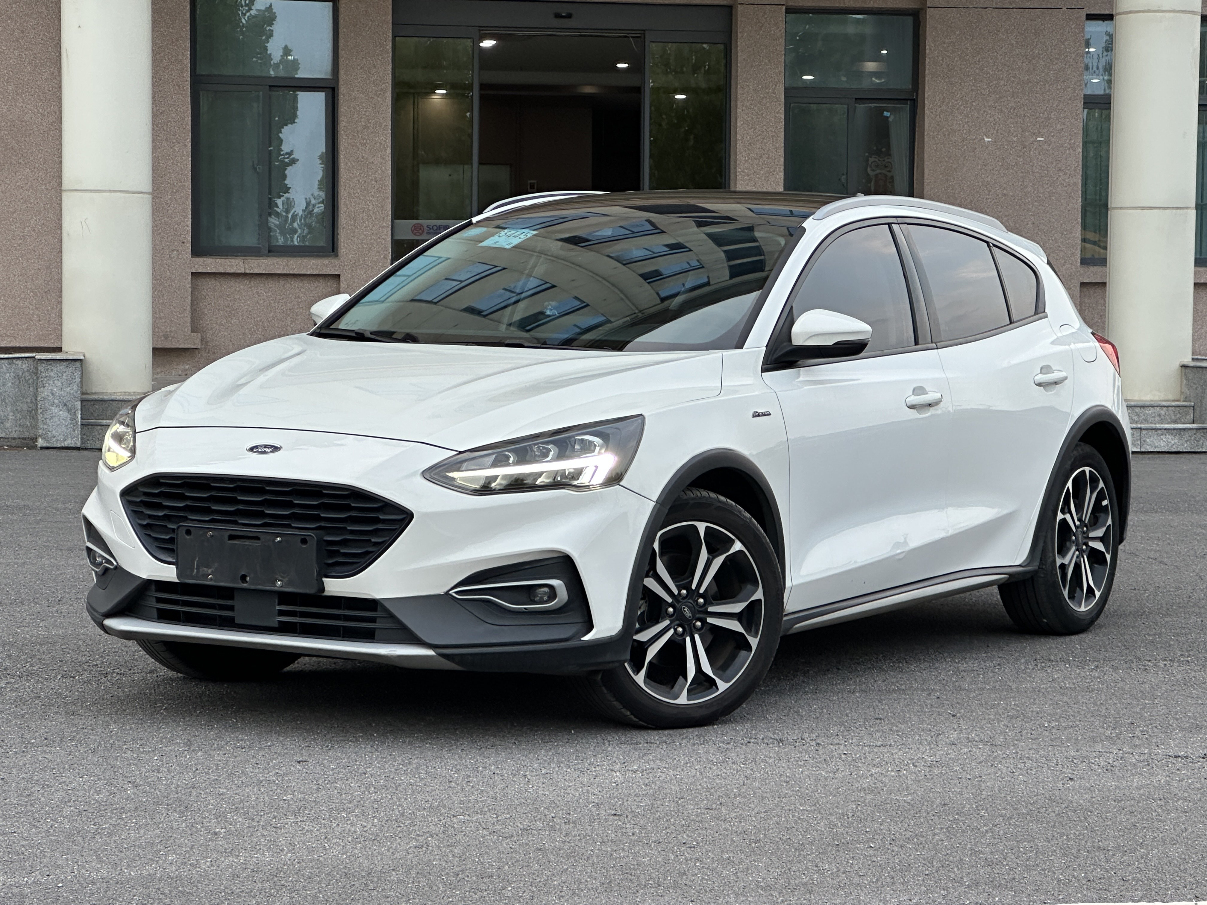 Ford Focus Active 2020 car image #2
