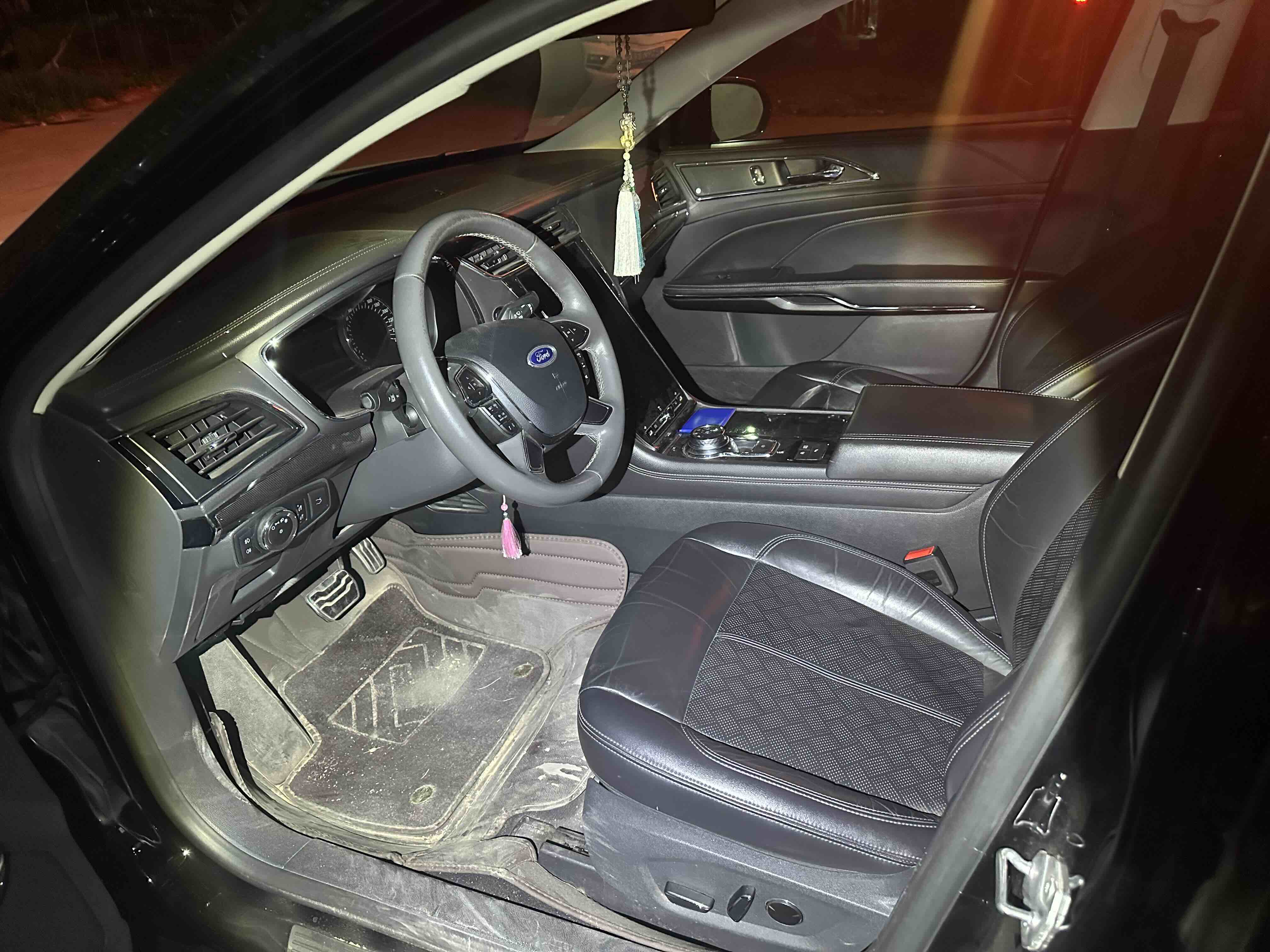 Ford Taurus 2022 car image #2